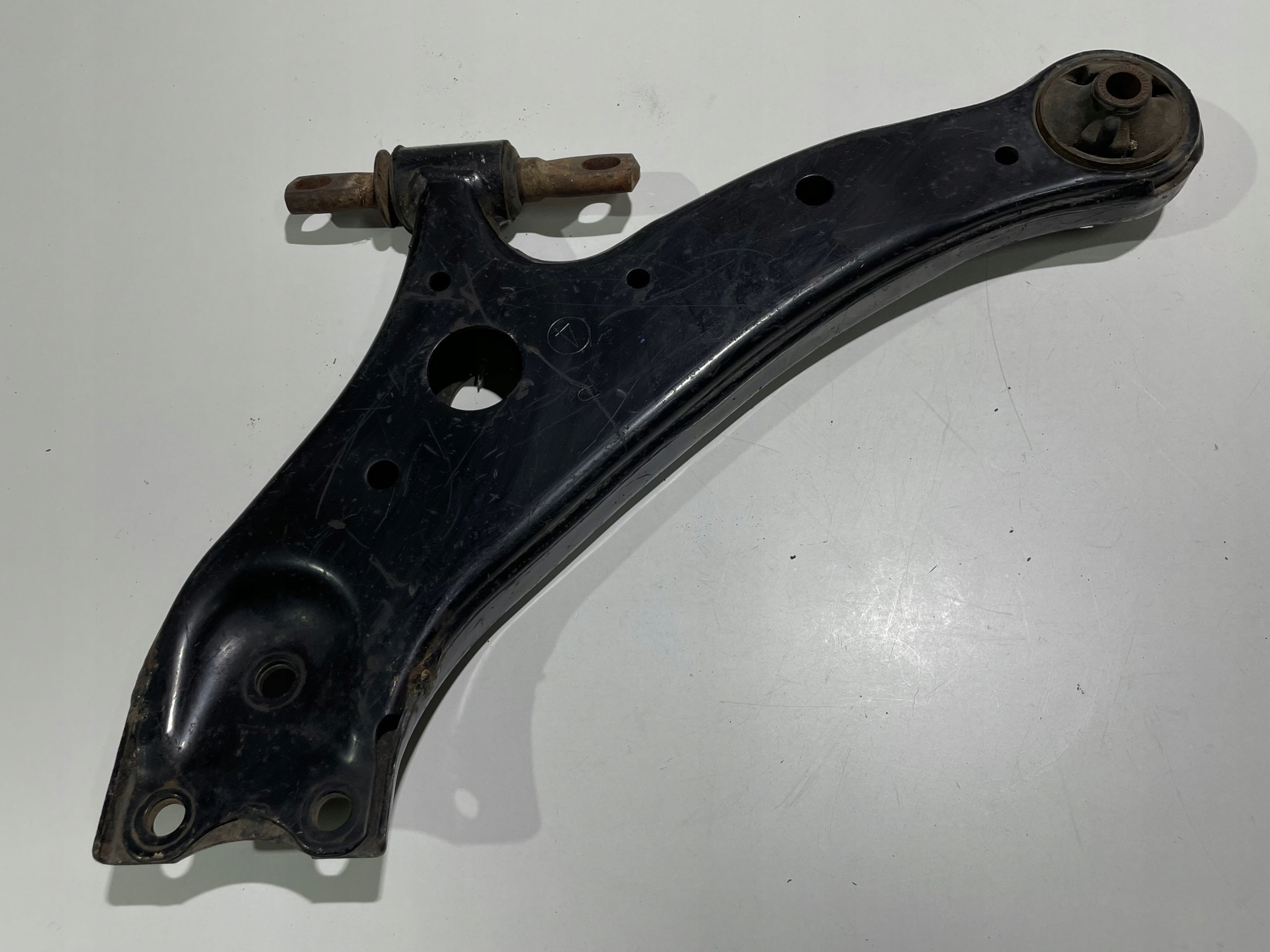 WAHACZ PRAWY PRZÓD LEXUS RX 09-15 Producent części Lexus OE