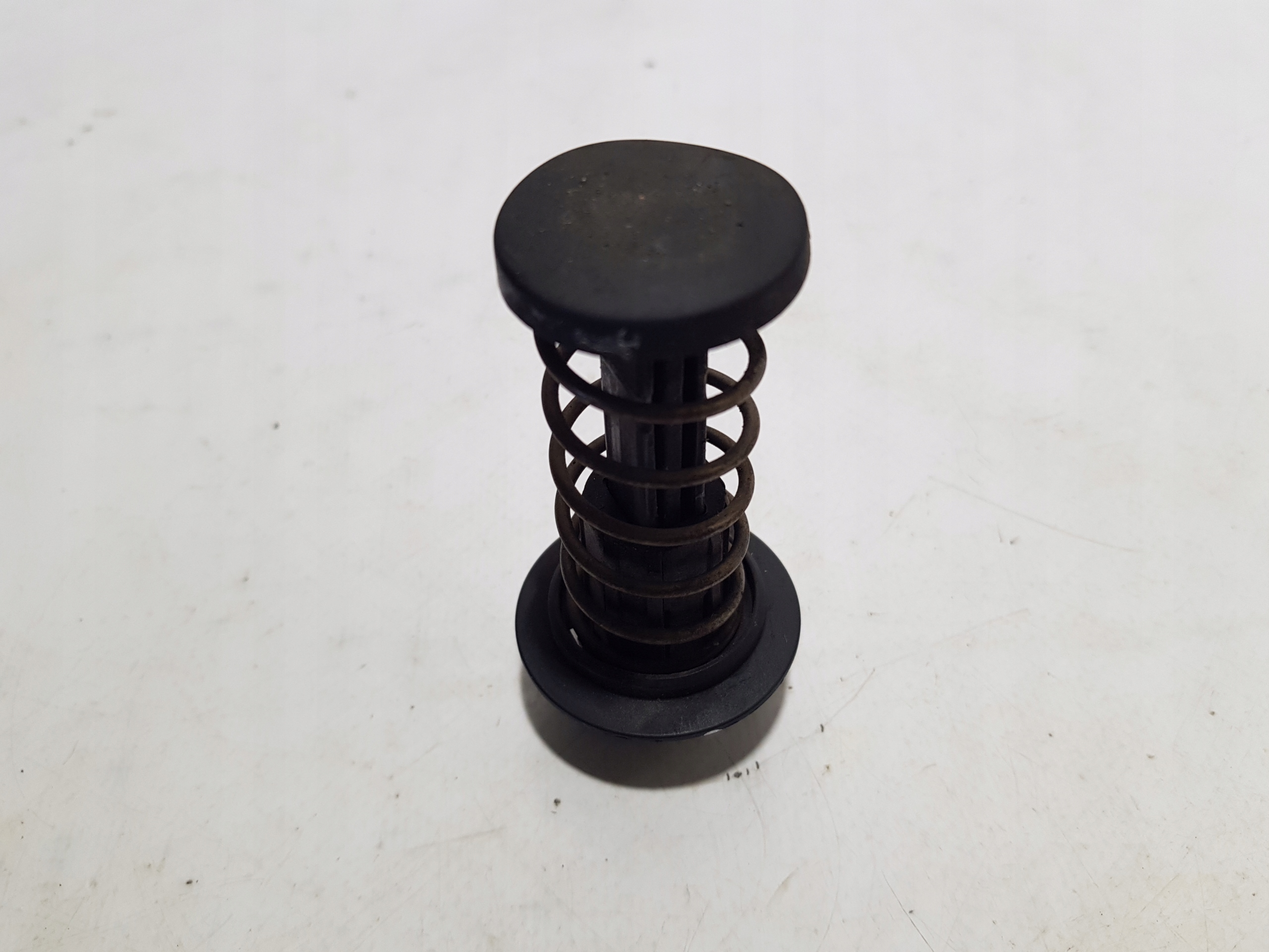 tip bonnets spring MERCEDES W204 W212 W207 A2048800127