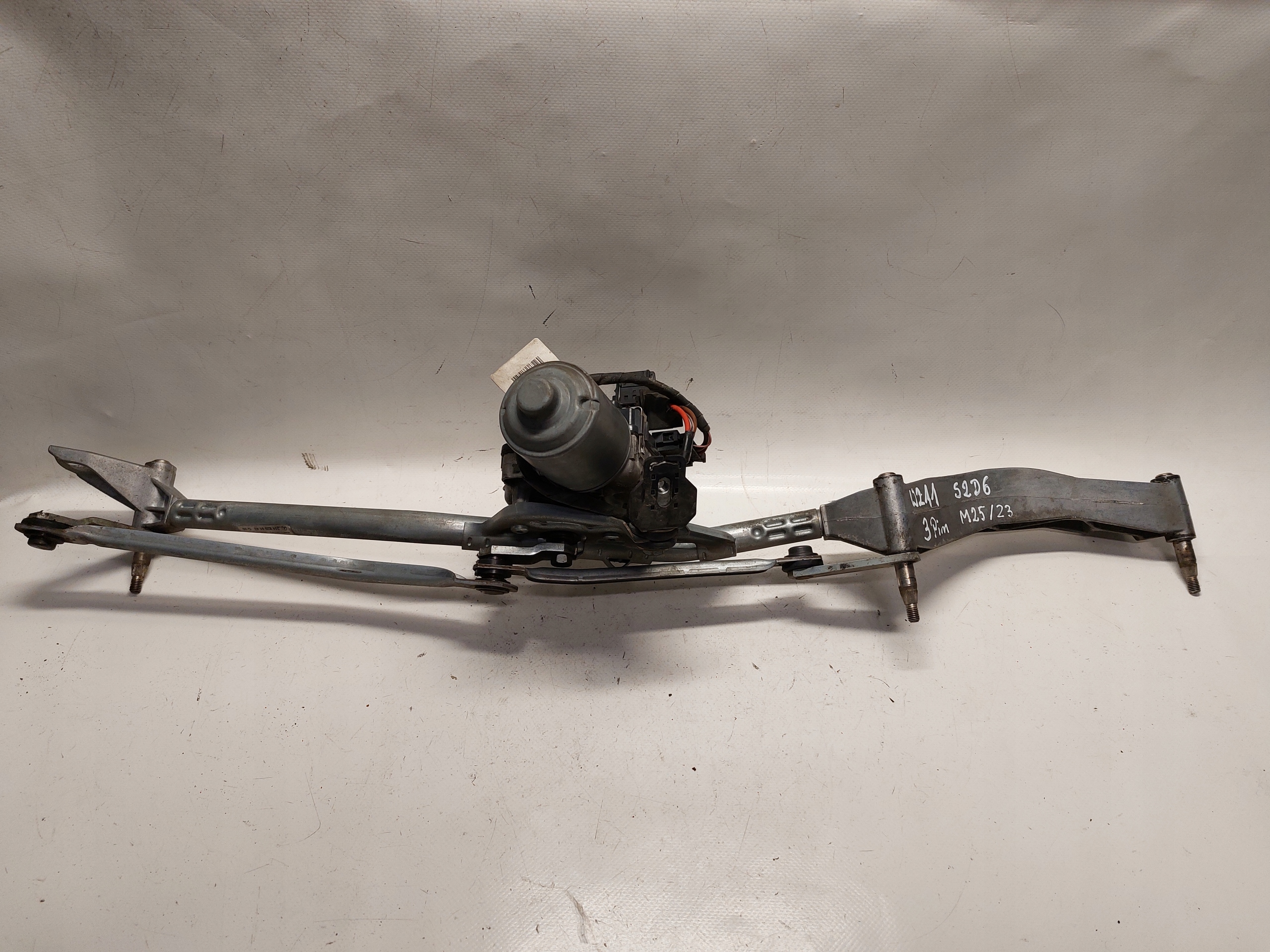 Mercedes-Benz W211 wiper mechanism front