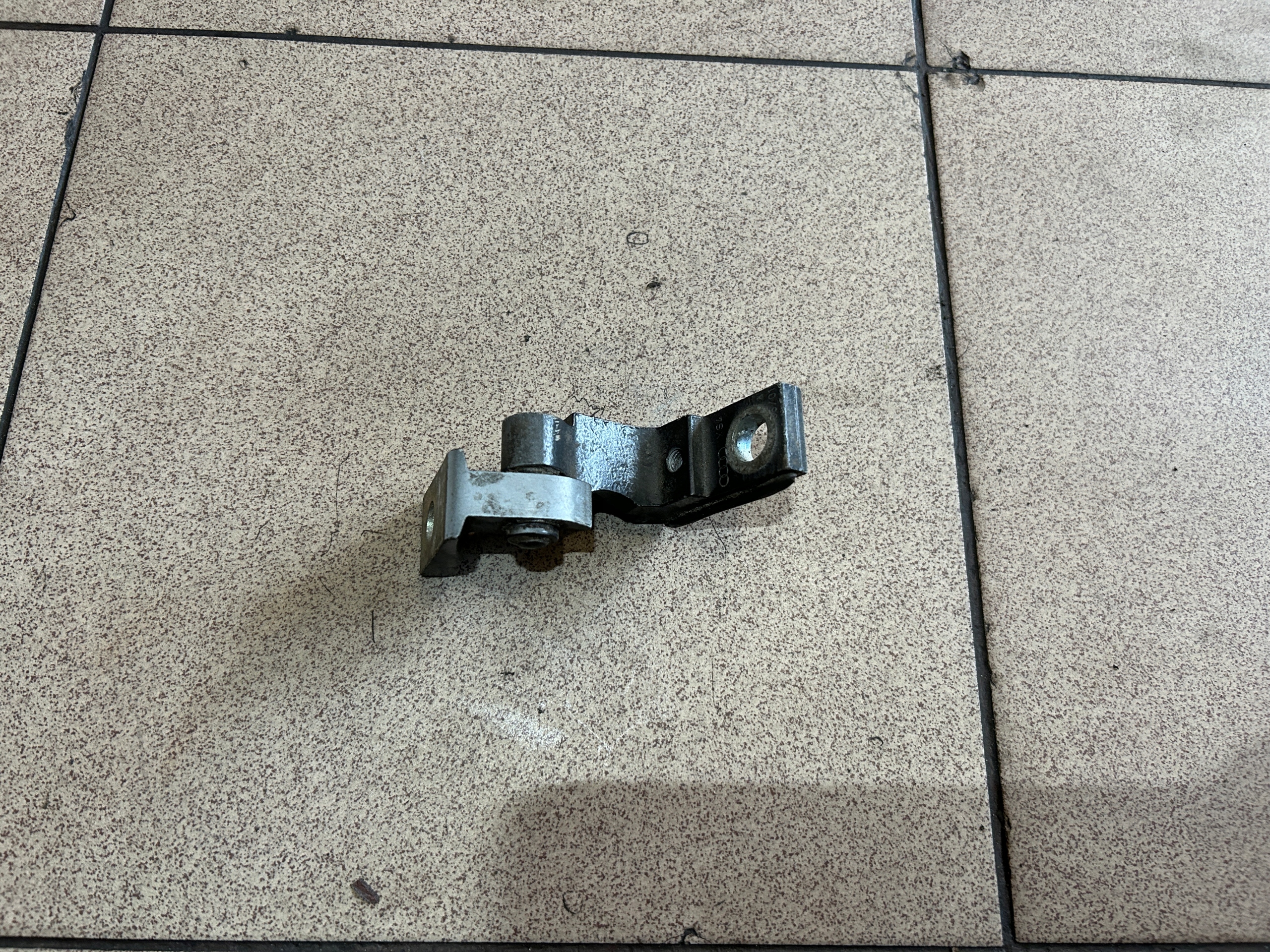 ZAWIAS GÓRNY DRZWI LEWY PRZÓD AUDI A6 C5