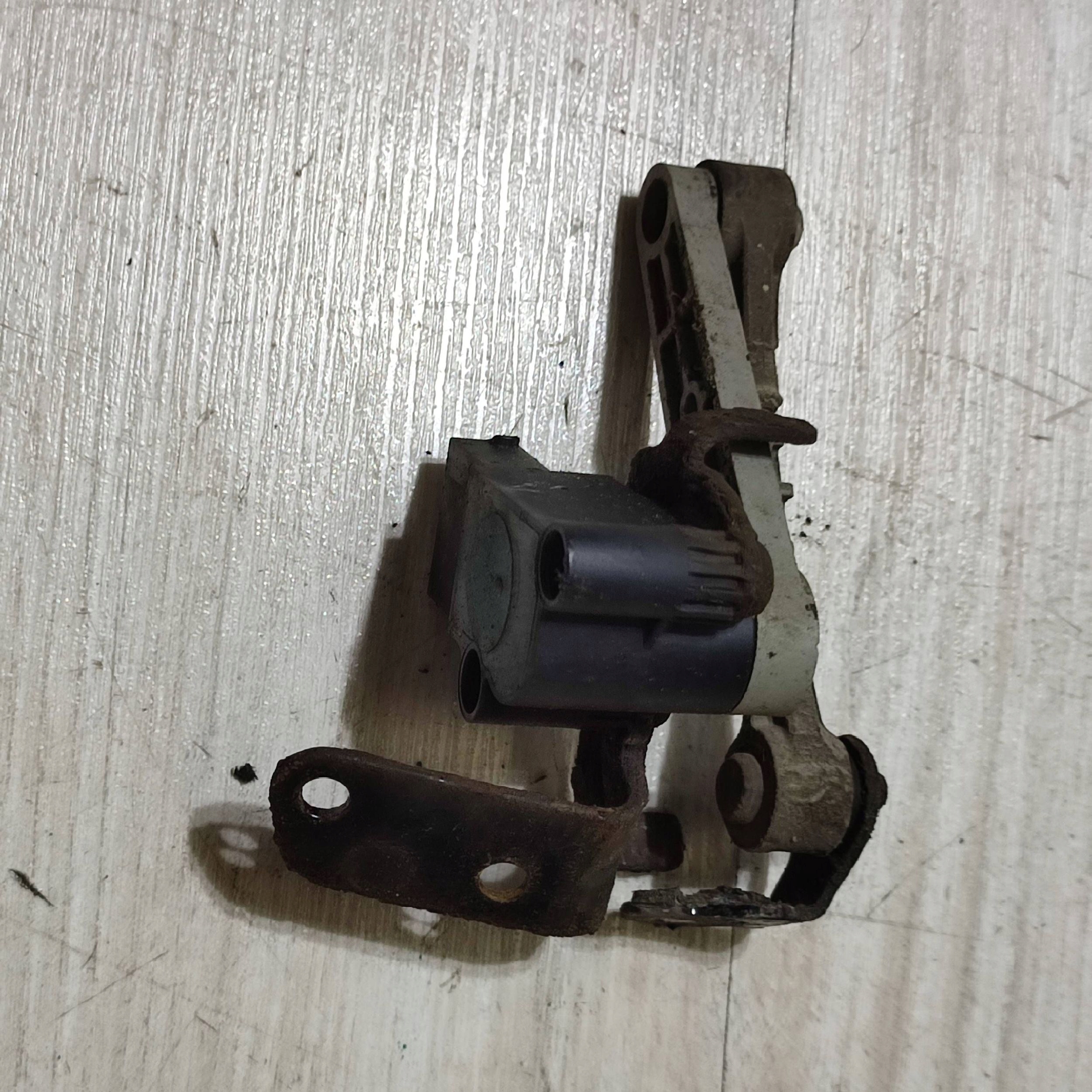 Sensor poziomowania Leuchten Jaguar F-Pace GX733C260CA