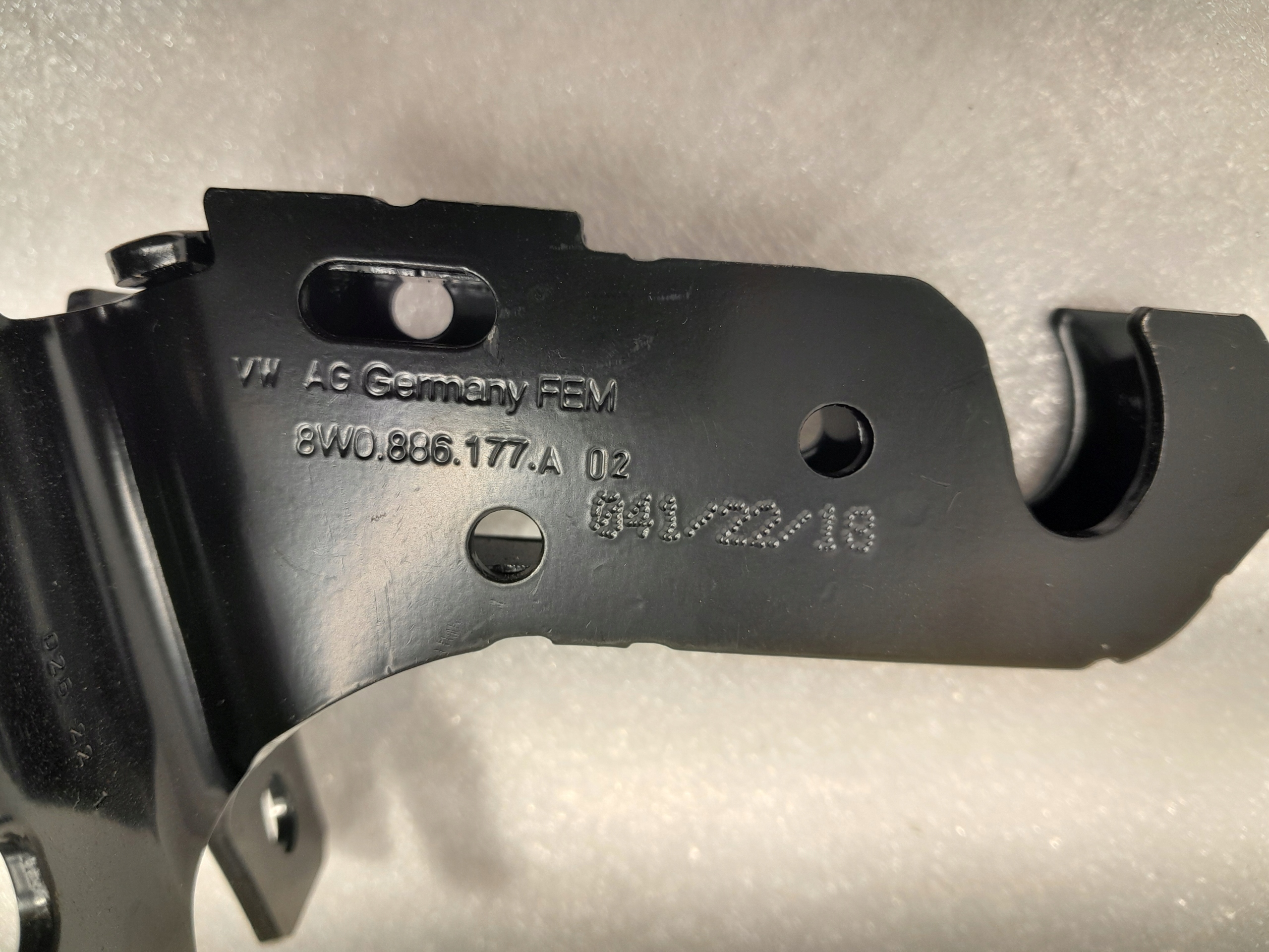 AUDI A4 B9 LIFT holder bracket KANAPY rear part 8W0886177A