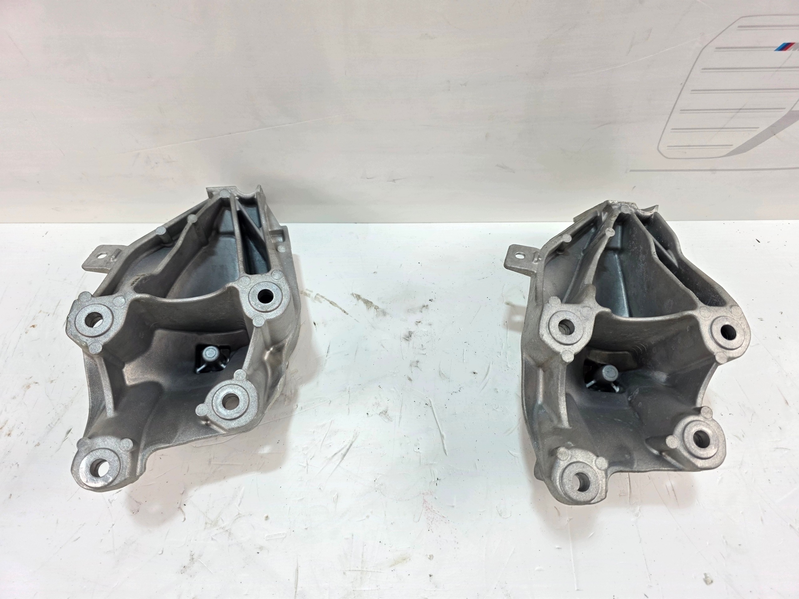 engine mount left BMW X7 G07 LCI 9844633