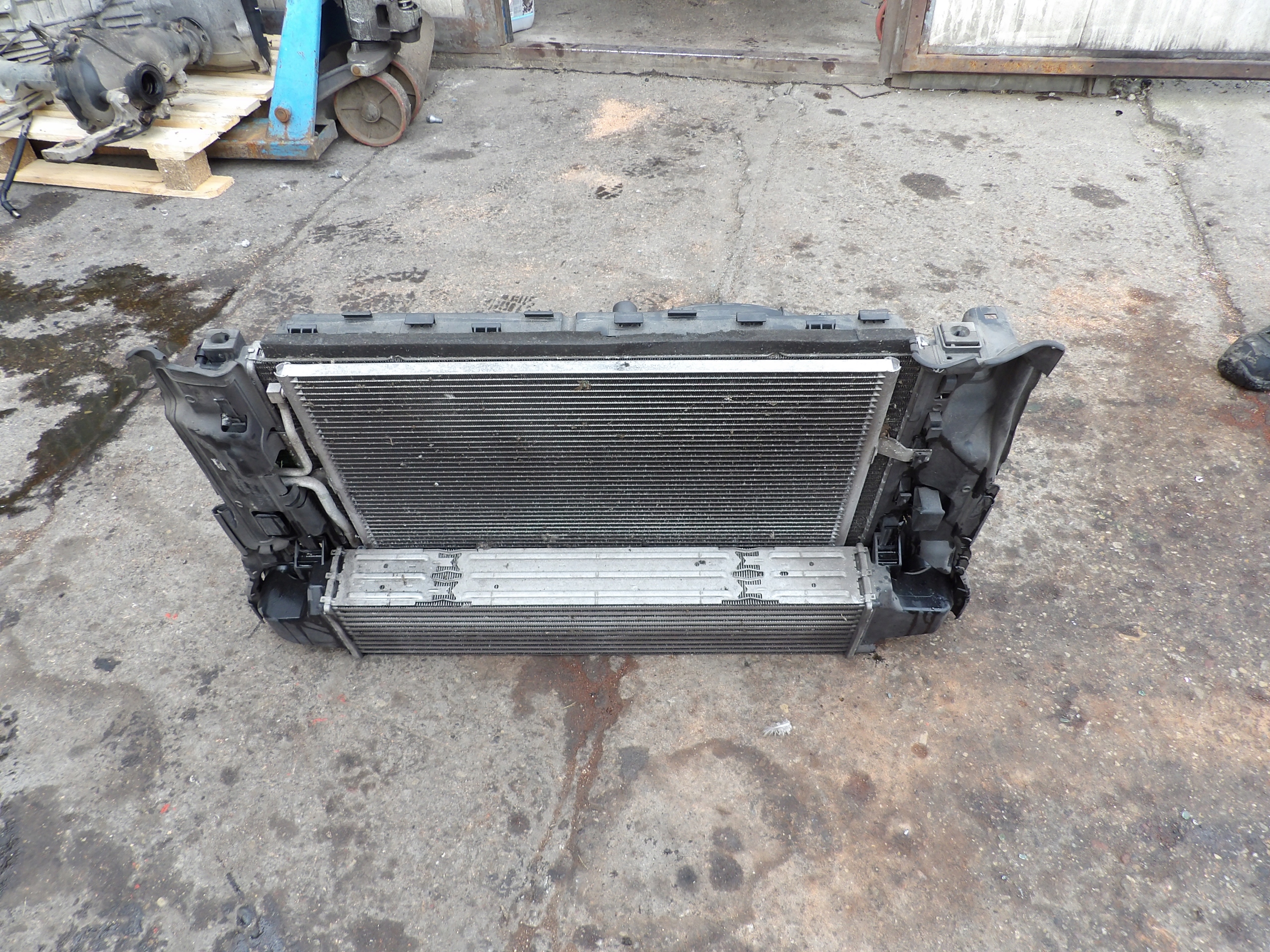 PAS PRZEDNI WZMOCNIENIE CHŁODNICE KOMPLET 2.0 VOLVO XC60 LIFT Typ samochodu Samochody osobowe