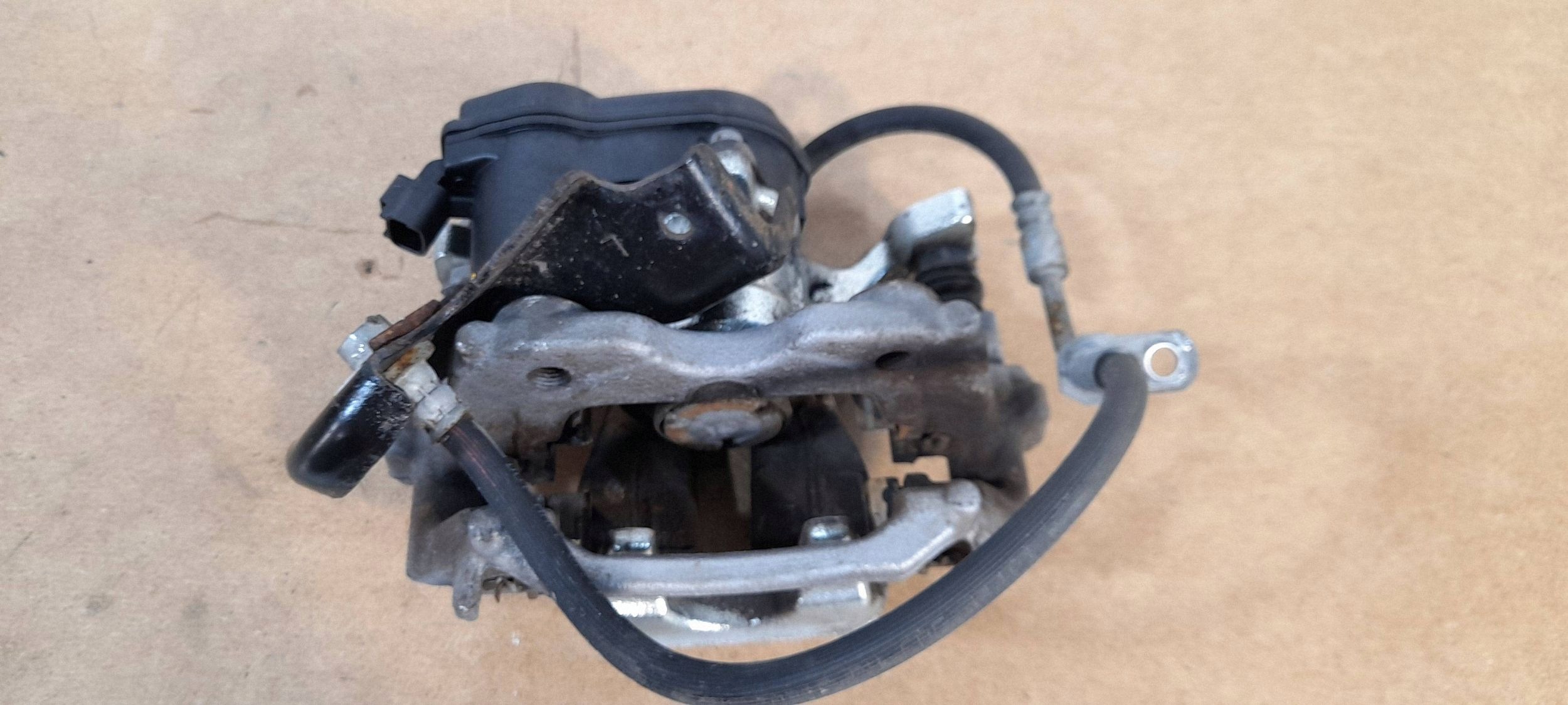 Toyota Yaris IV XP21 caliper brake rear left 463100D010 (B924)