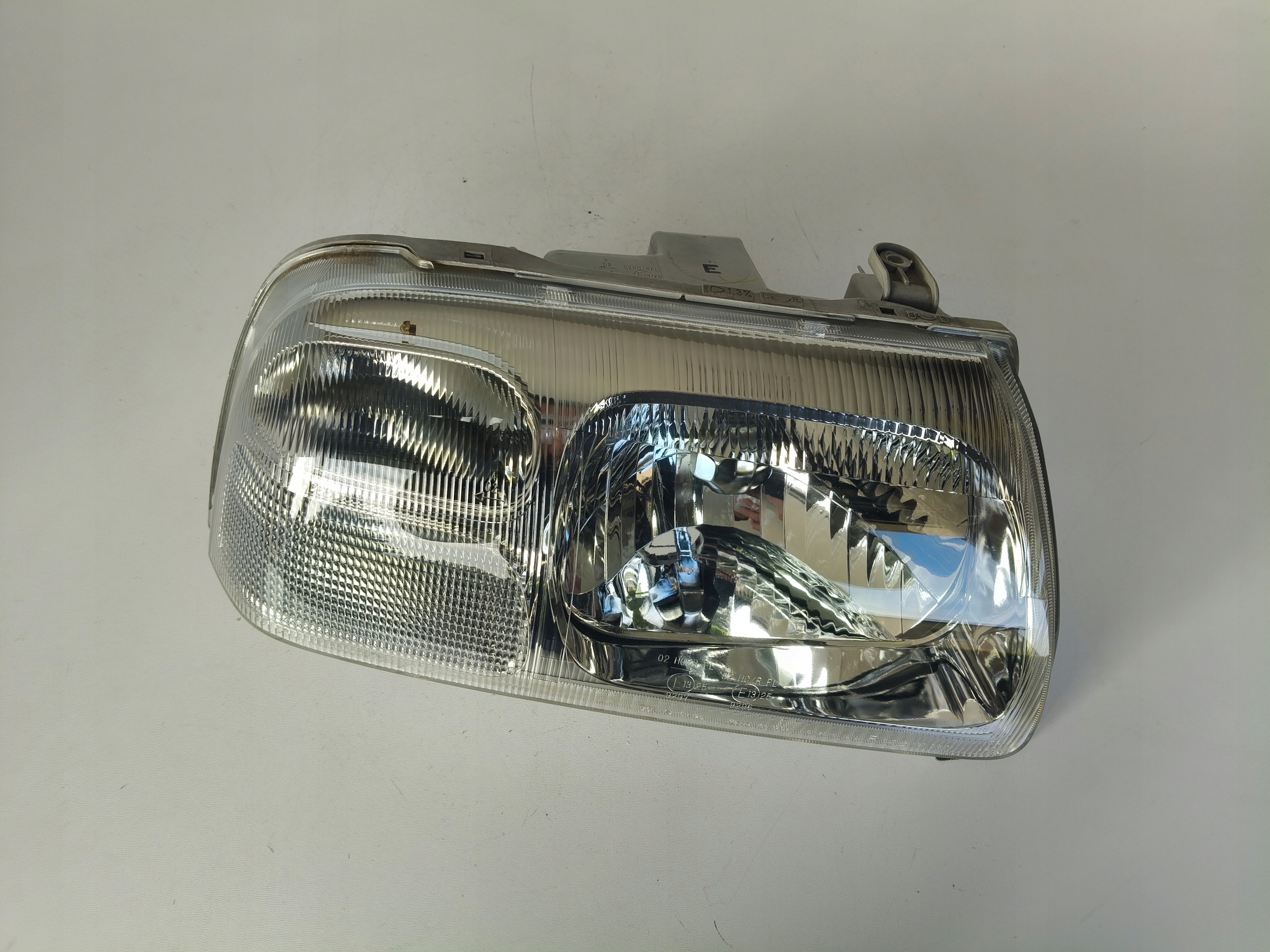 light right REFLEKTOR SUZUKI GRAND VITARA 98-05