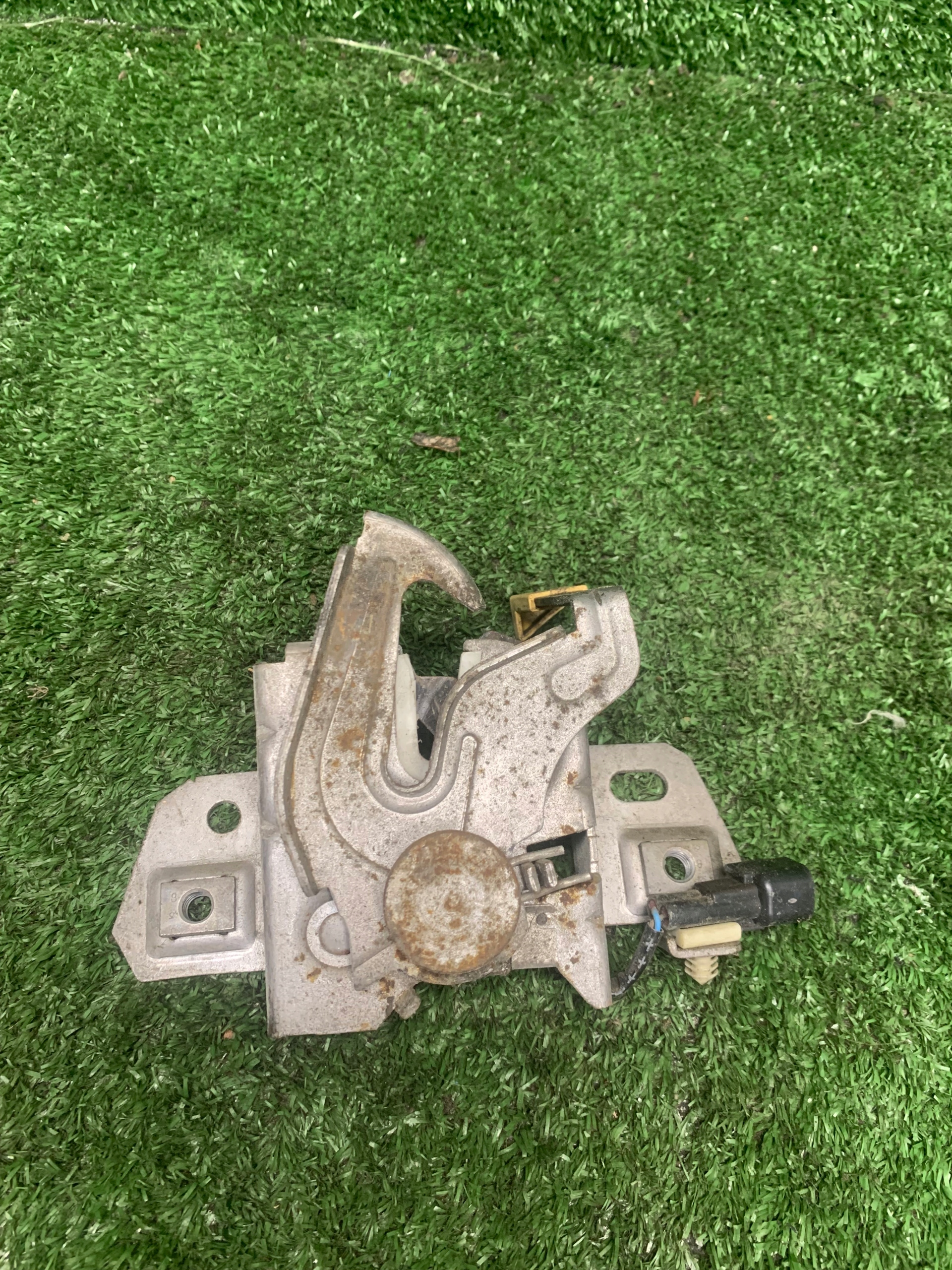 Serrure capot 30716530 Volvo V50 et (2004-2012)