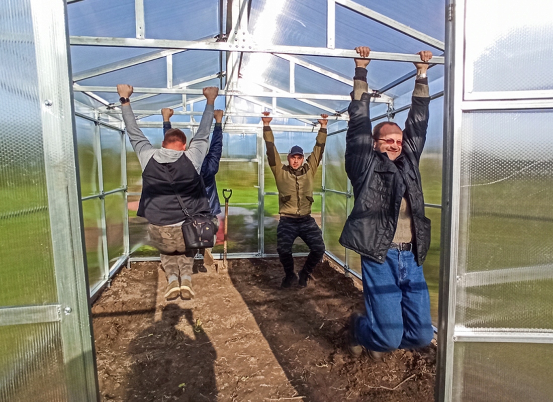 SZKLARNIA z POLIWĘGLANU 2,85x8m OCYNK DOM 40x20mm Grubość 4 mm