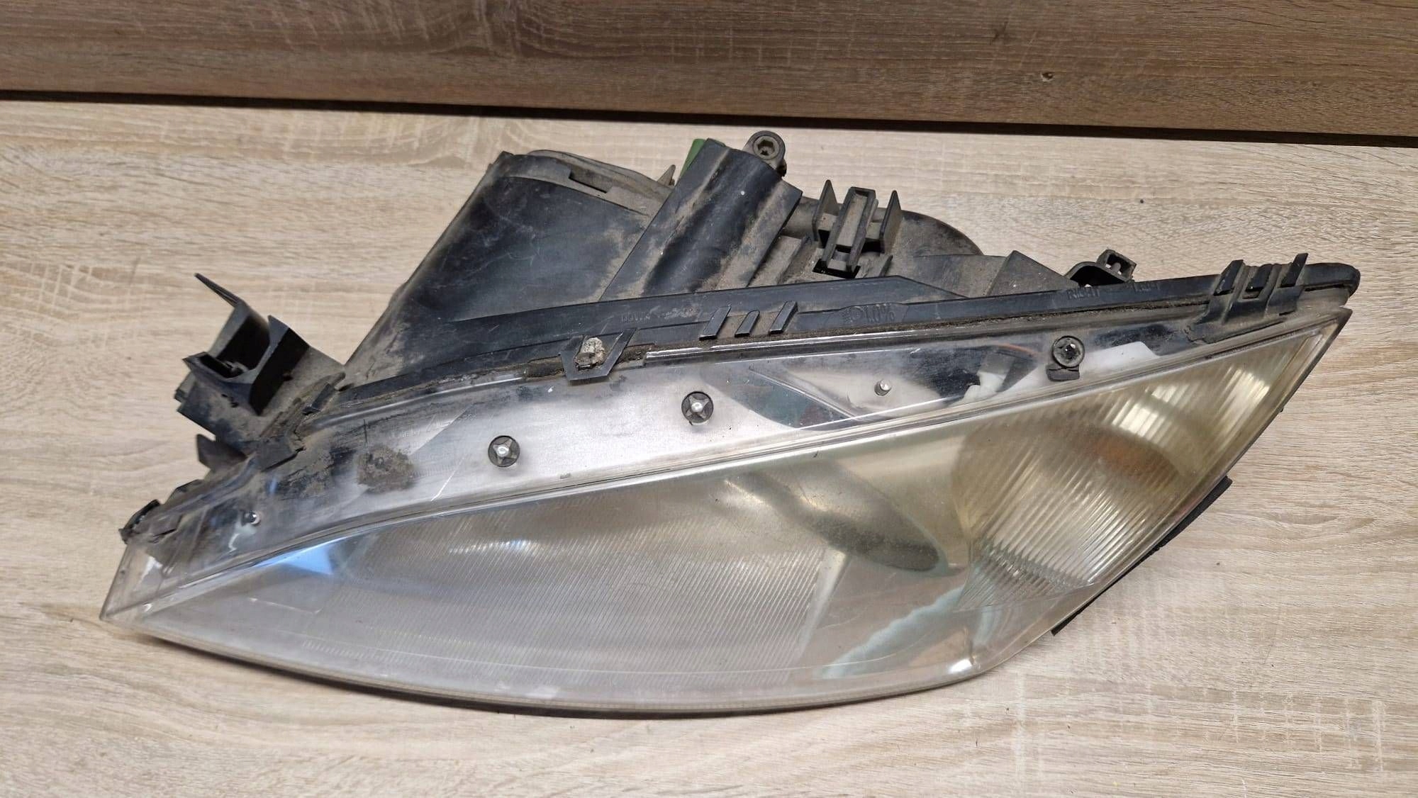 Reflektor left front Ford Mondeo Mk III 2003 1S7113006AG