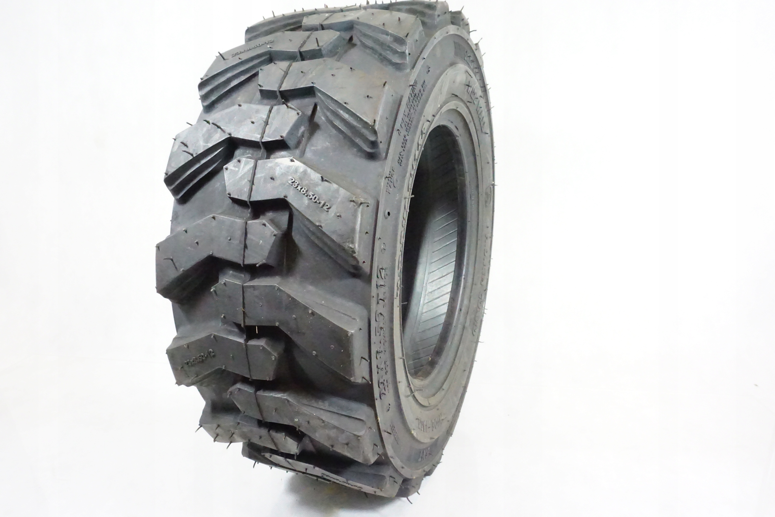 

Opona 23x8.50-12 Bkt Skid Power Hd 6 Pr 23x8.5-12