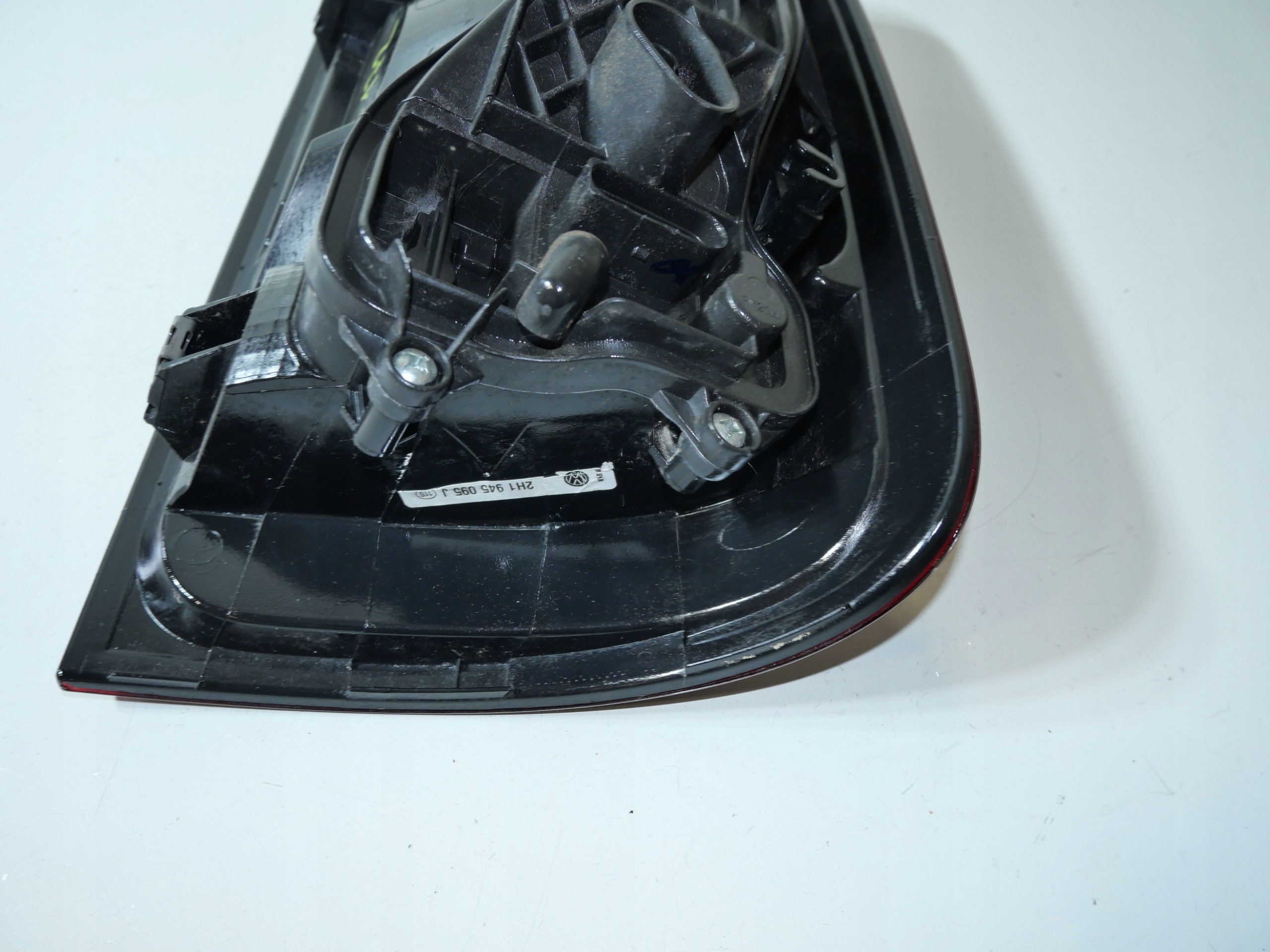 VW AMAROK 2H light left rear part 2H1945095J