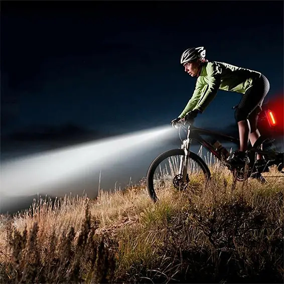 ZESTAW LAMPEK ROWEROWYCH LED PRZÓD I TYŁ DO ROWERU + USB LAMPKI ROWEROWE Strumień świetlny 300 lm