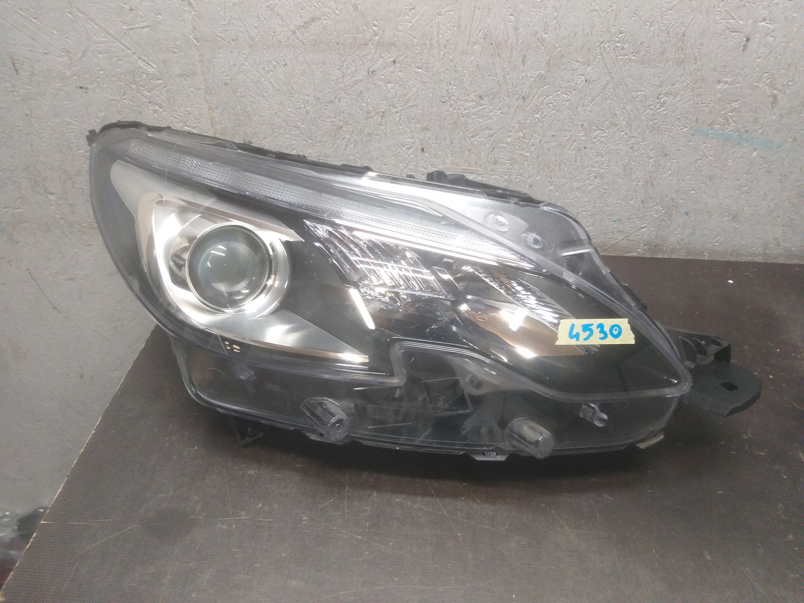 light lights front right left PEUGEOT 2008 LIFT lens LED 9825313680