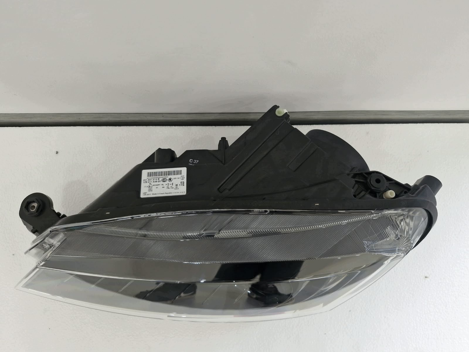 light left Skoda Superb III 2015- Bi-Xenon LED