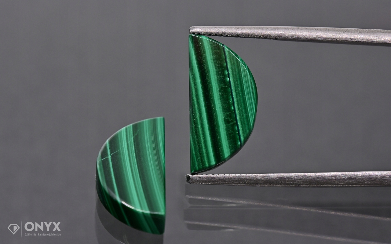 Malachit mělký Para půlkruh 15,5x7,5 mm