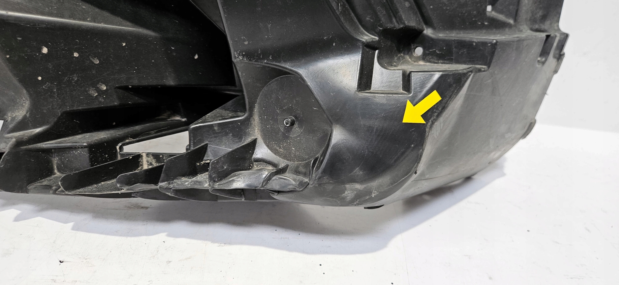 support holder of a bumper left front BMW 7 G70 22- original 5A67221