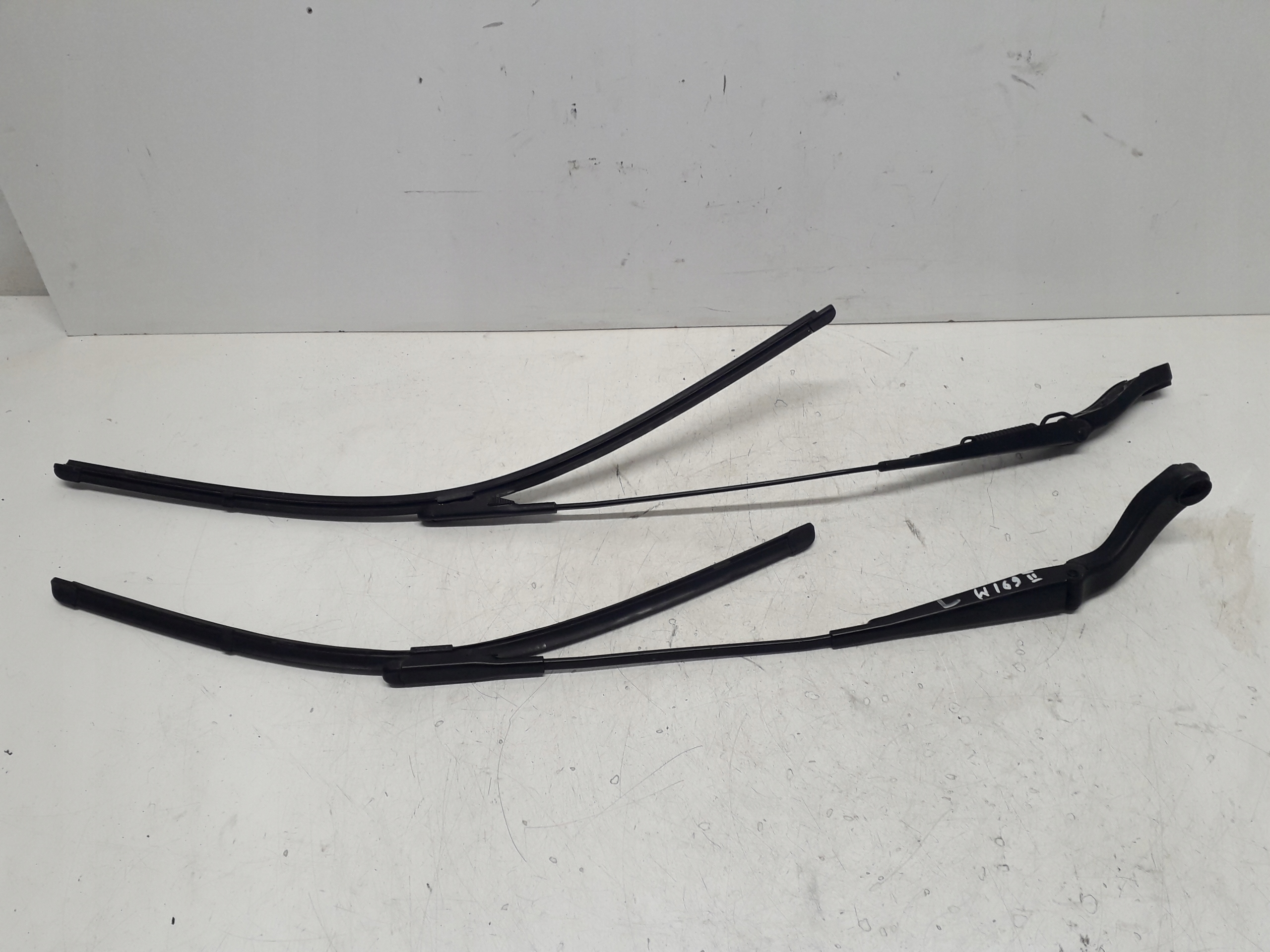 MERCEDES A W169 04-12 RAMIONA WYCIERACZEK PRZÓD