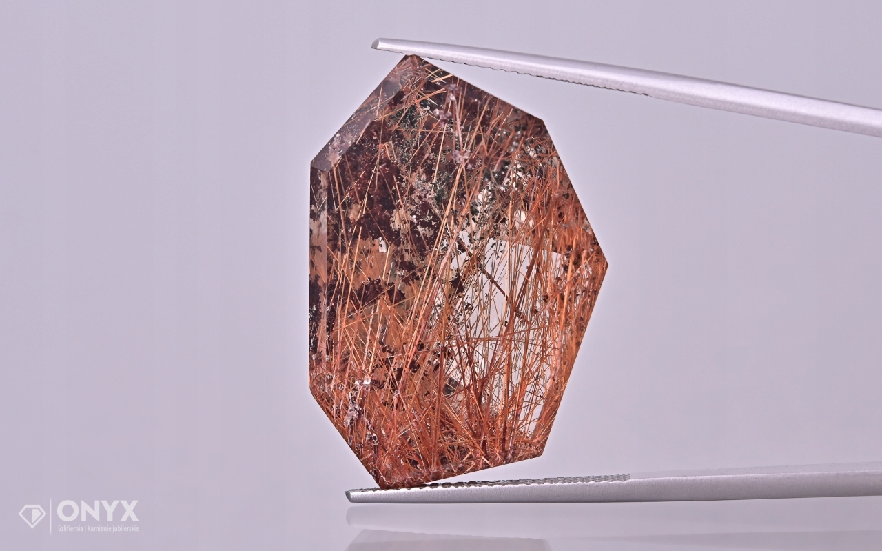 Křemen s rutilem fazetovaný nepravidelný 30x20,5 mm