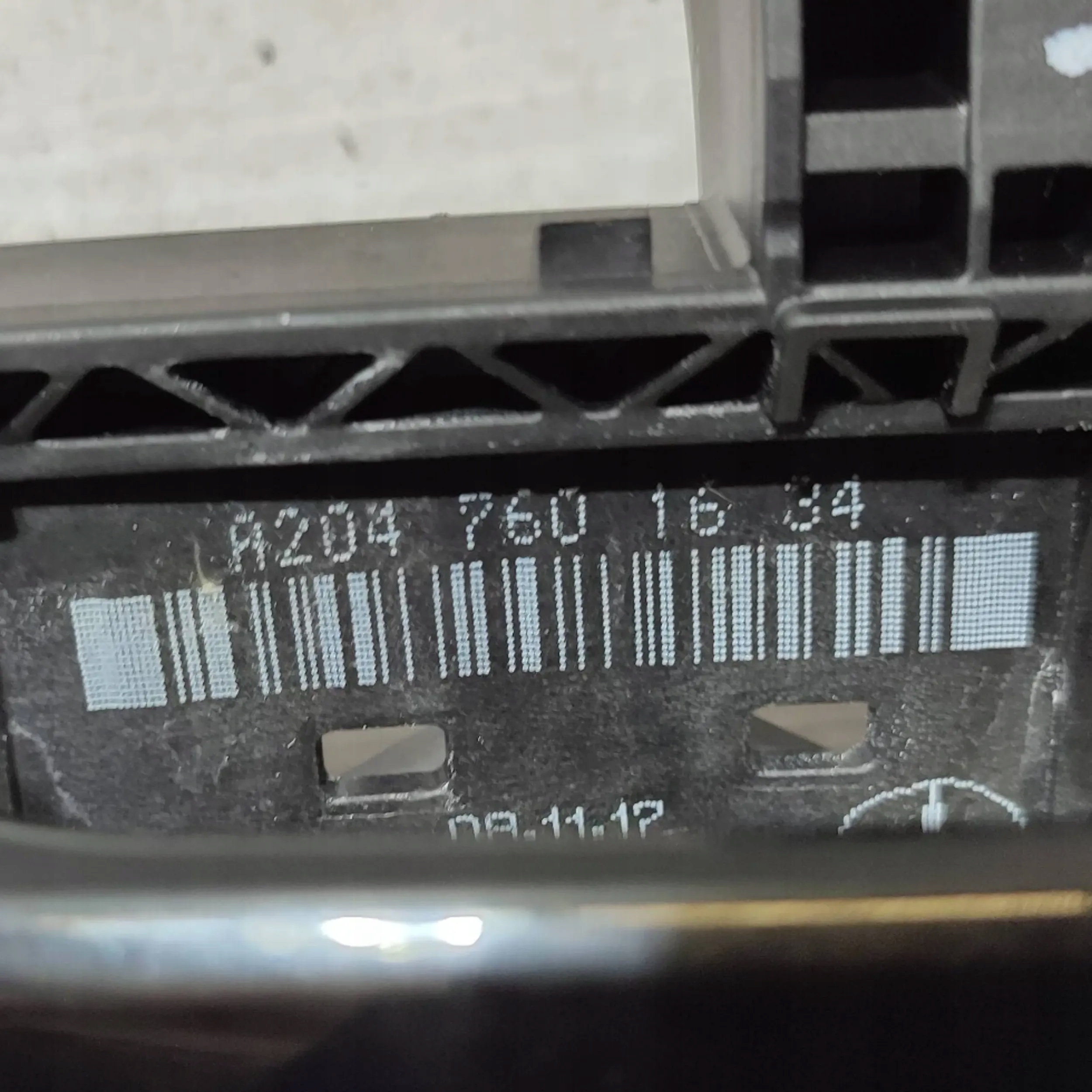 Mercedes-Benz A-classa W176 17r. 1.5cdi rear part side right handle exterior