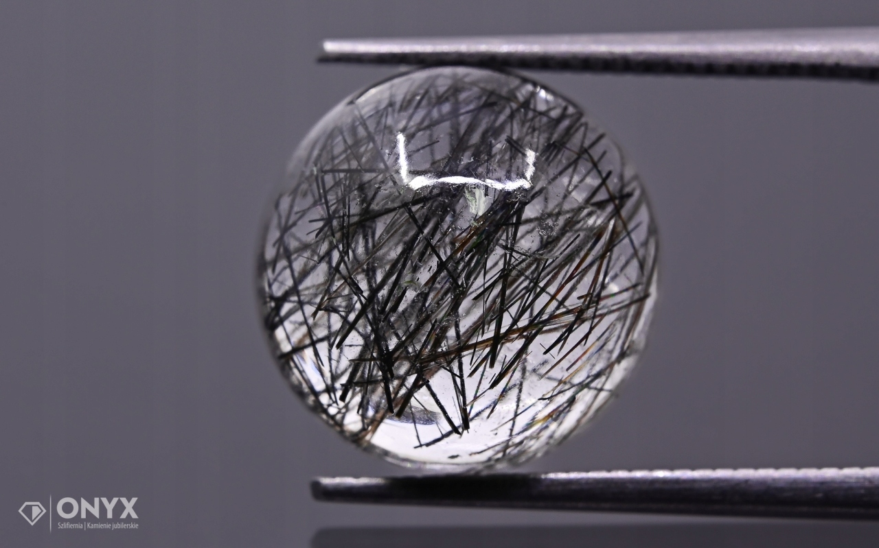 Křemen s turmalínem kabošon A kulatý fi 12 mm