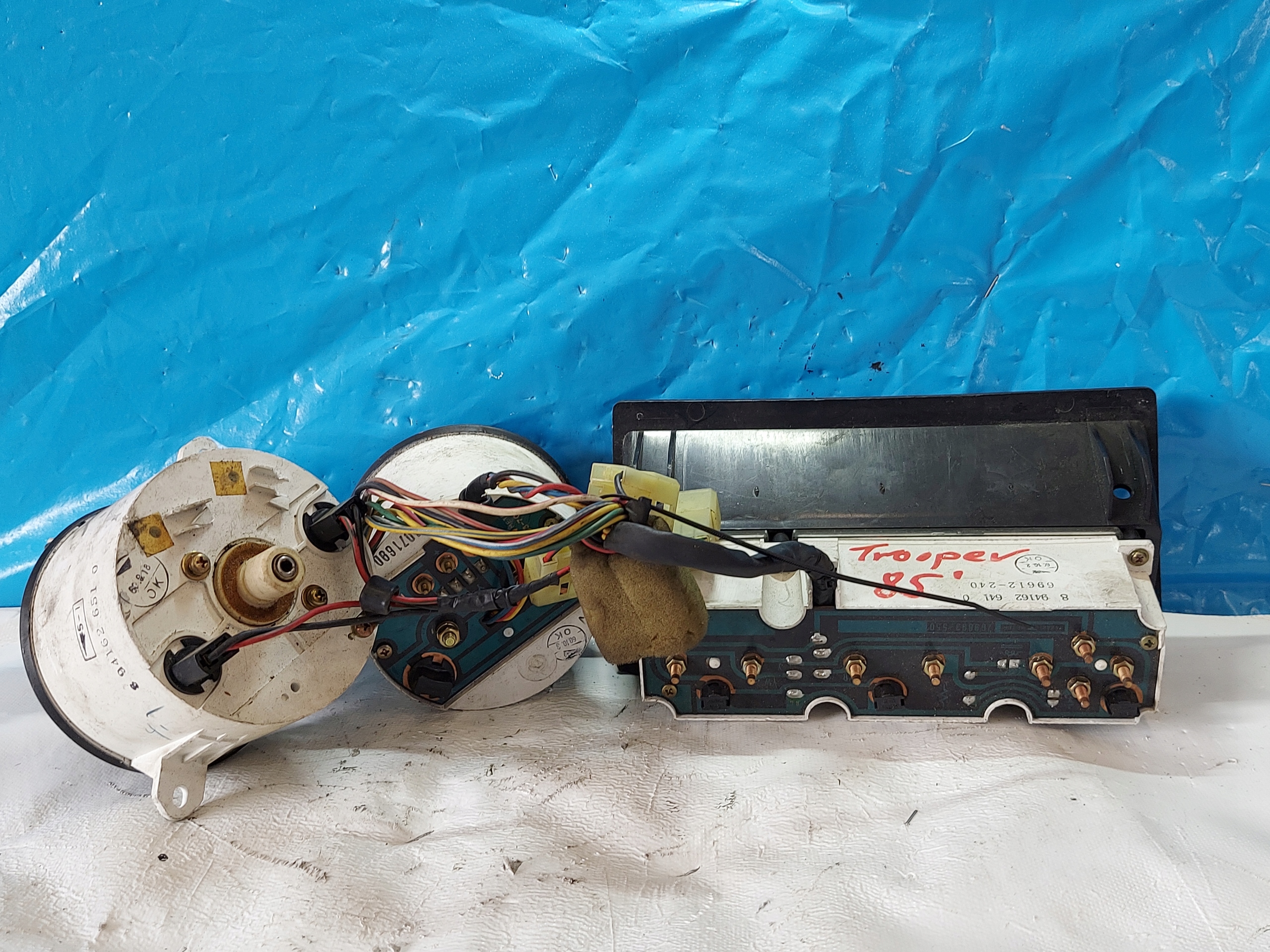 dials clock ISUZU TROOPER 1985R 894162651