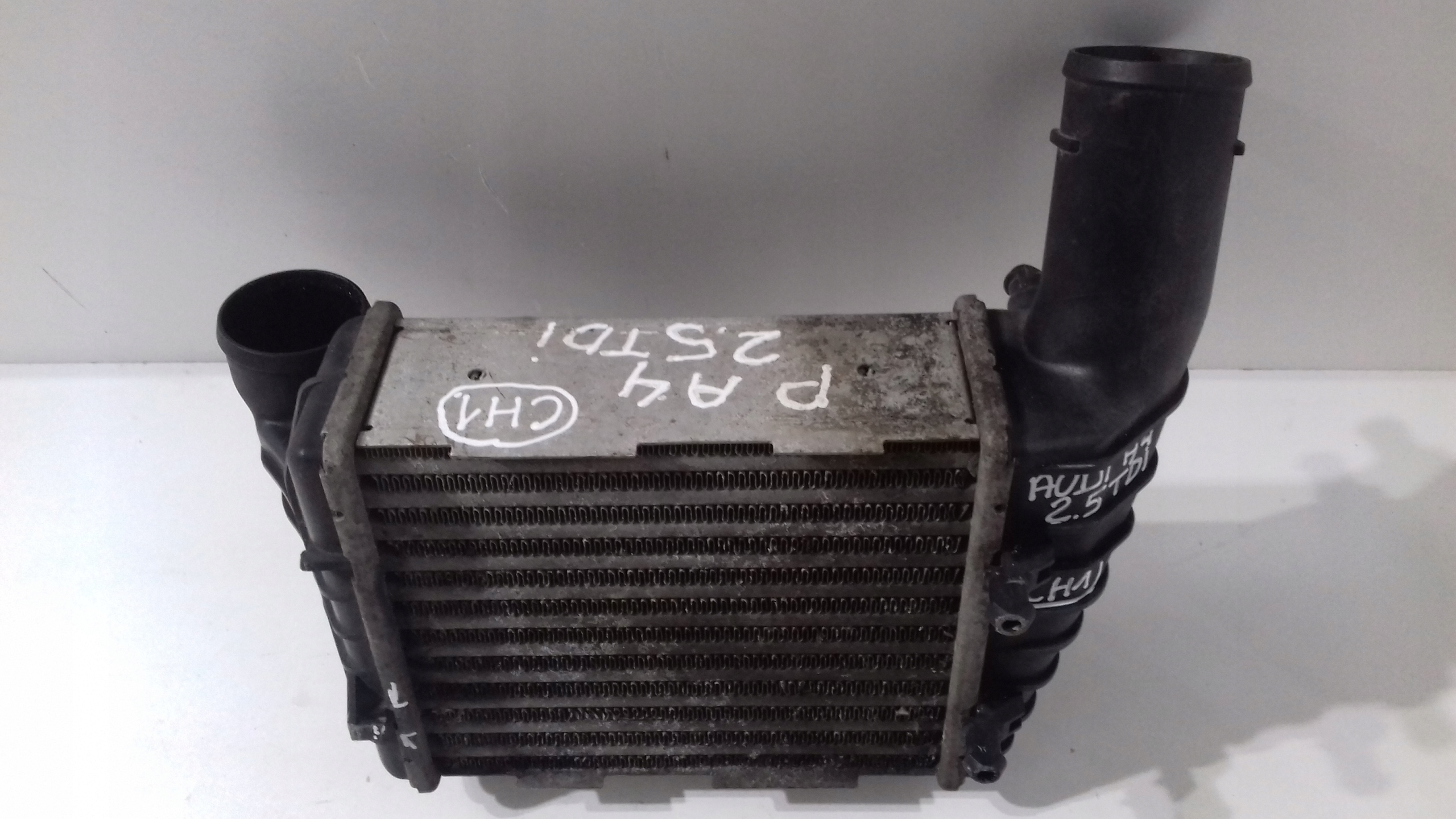 AUDI A4 chladič intercoolera 2,5 TDI 059145806