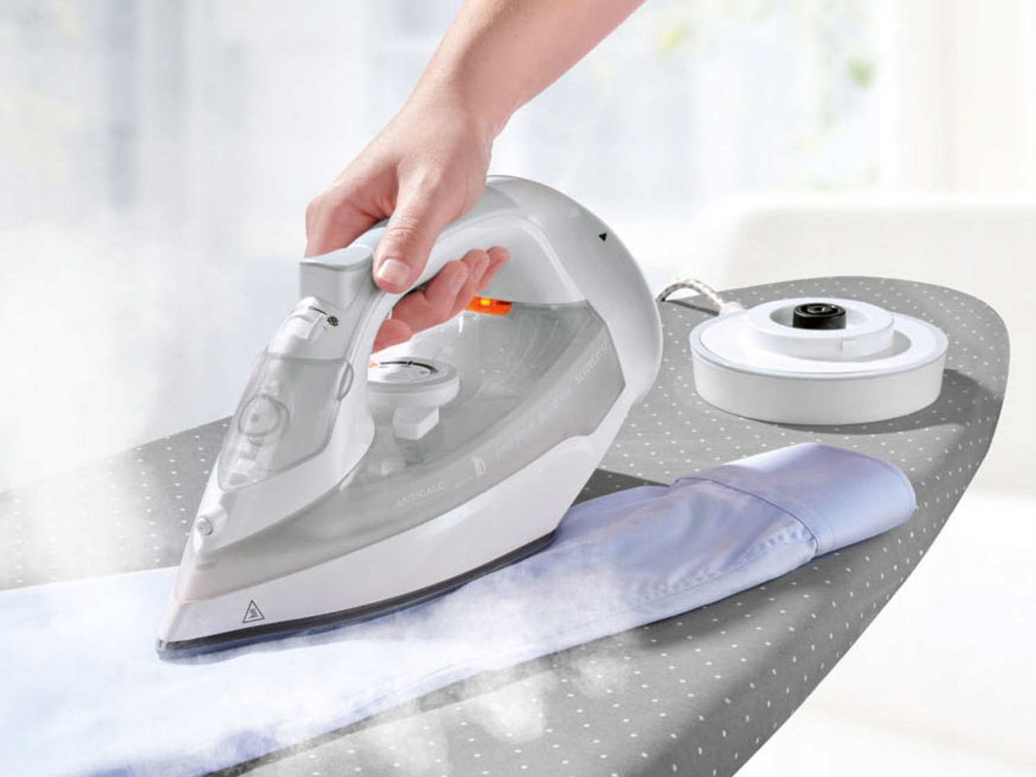 BEZPRZEWODOWE ŻELAZKO PAROWE SilverCrest 2000–2400W Marka SilverCrest