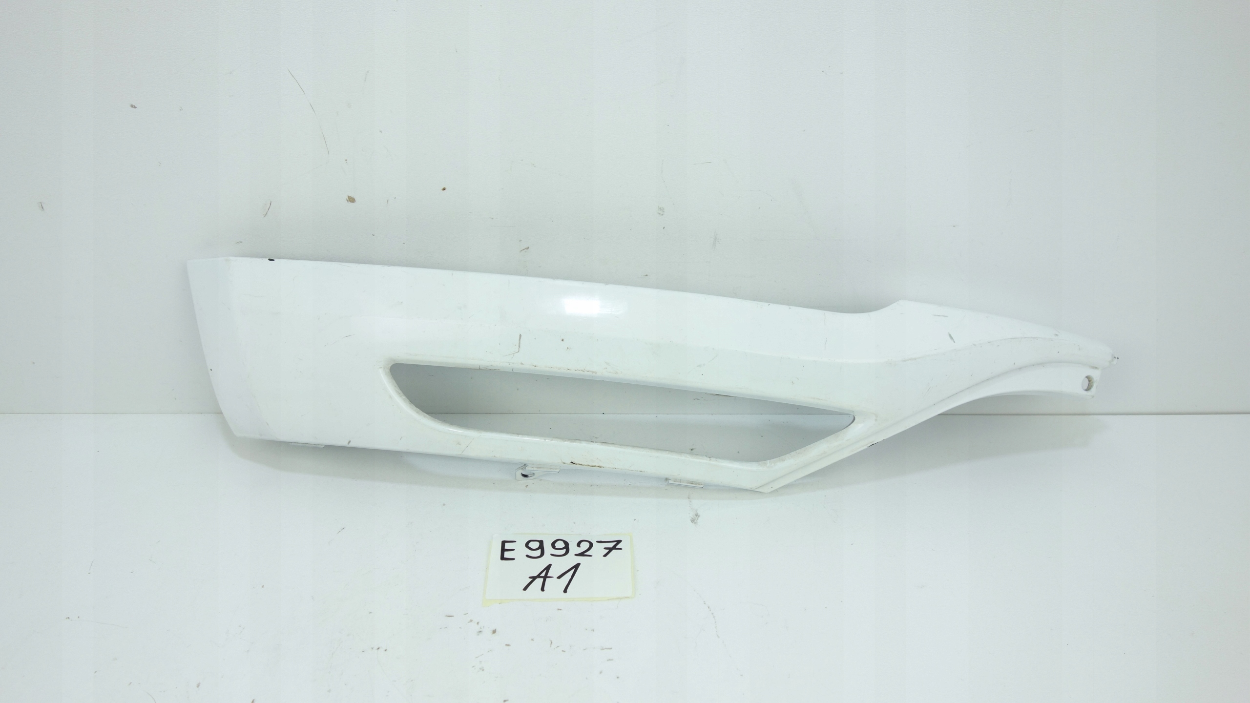 JAGUAR E-PACE X540 2017- grille grid of a bumper right front M9C3-17B875-A