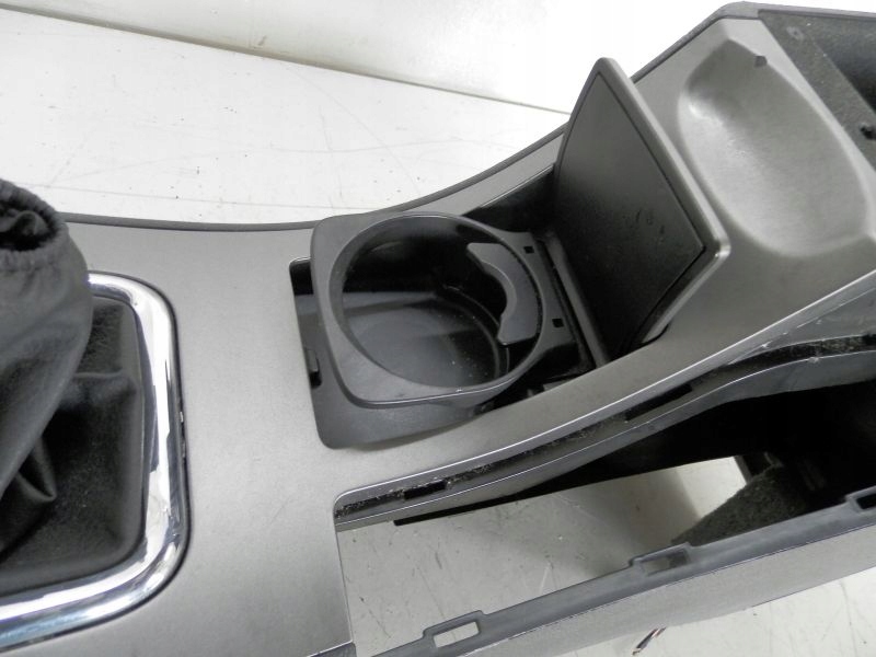 PEUGEOT 407 KONSOLA SRODKOWA 04-08 4D Ph2 Typ samochodu Samochody osobowe