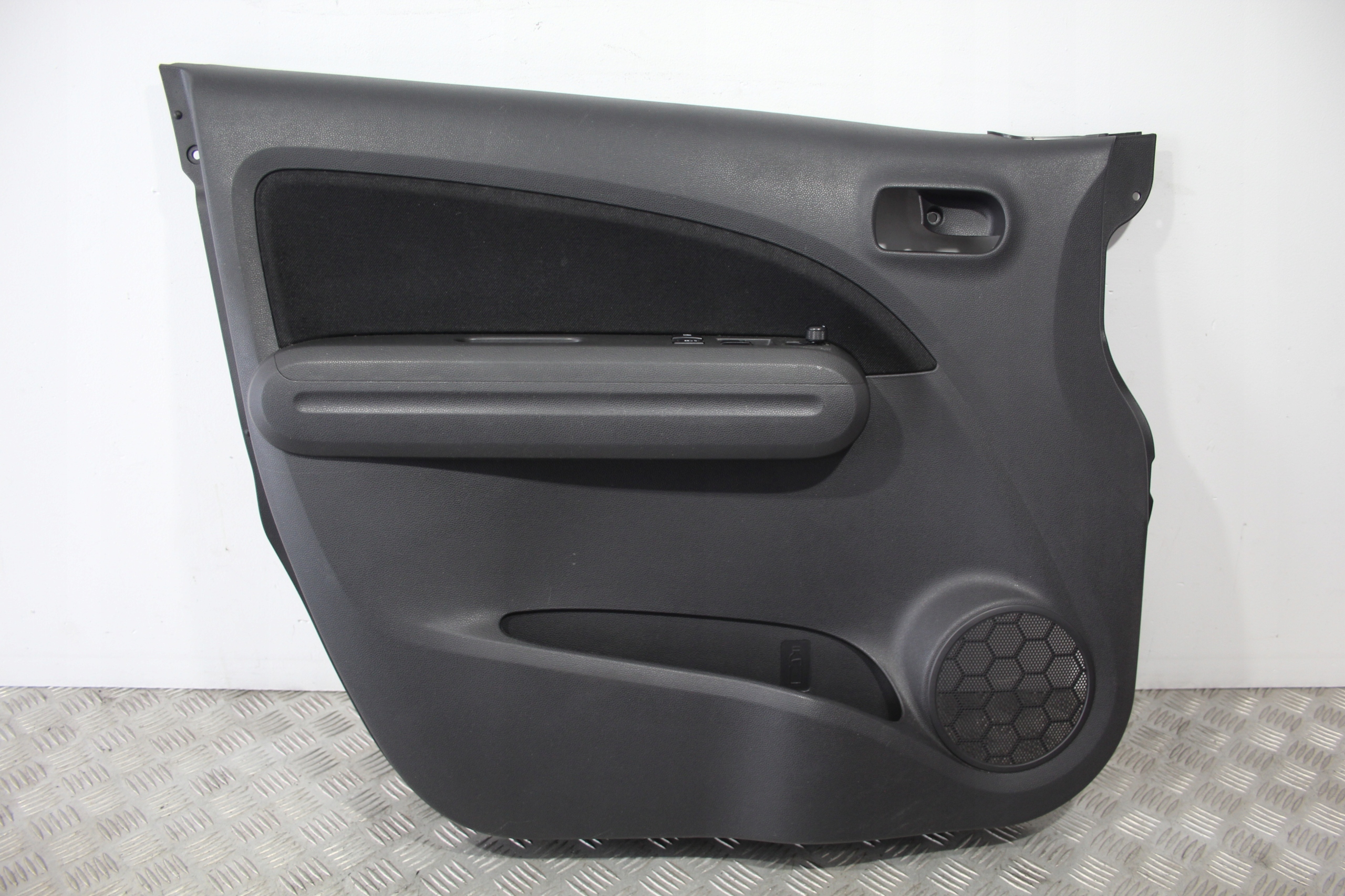 side door left front SUZUKI SPLASH