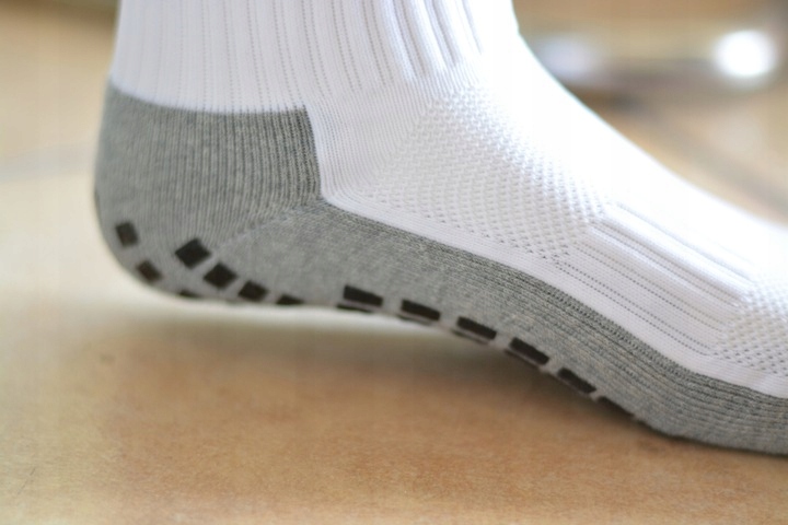 JOMA SKARPETY PIŁKARSKIE ANTYPOŚLIZGOWE 39-42 .200 Kolor biały