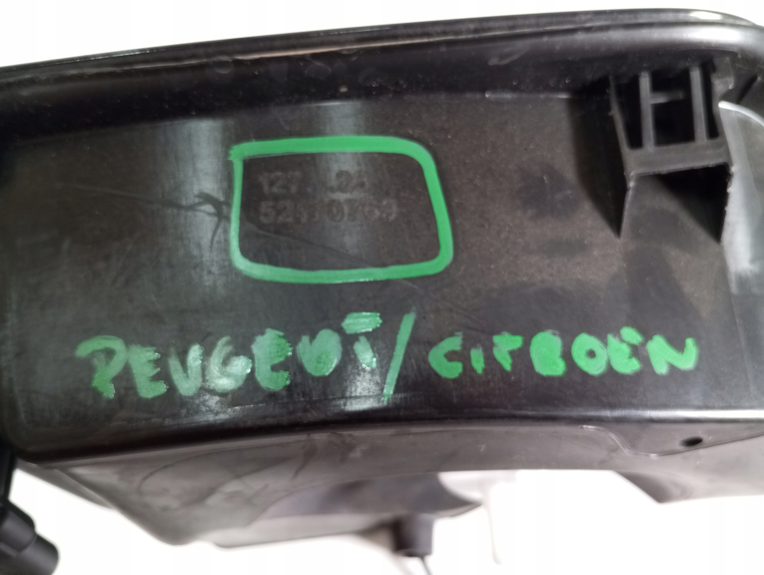Volet trappe carburant Carburant JEEP AVENGER 52170769