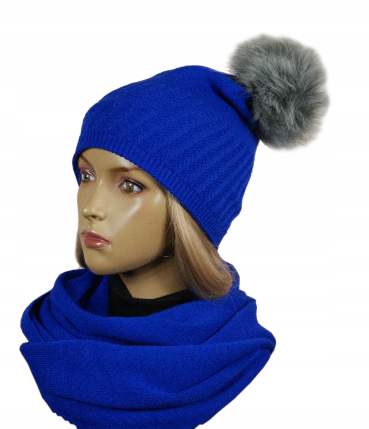 

Komplet Czapka Komin pompon 40