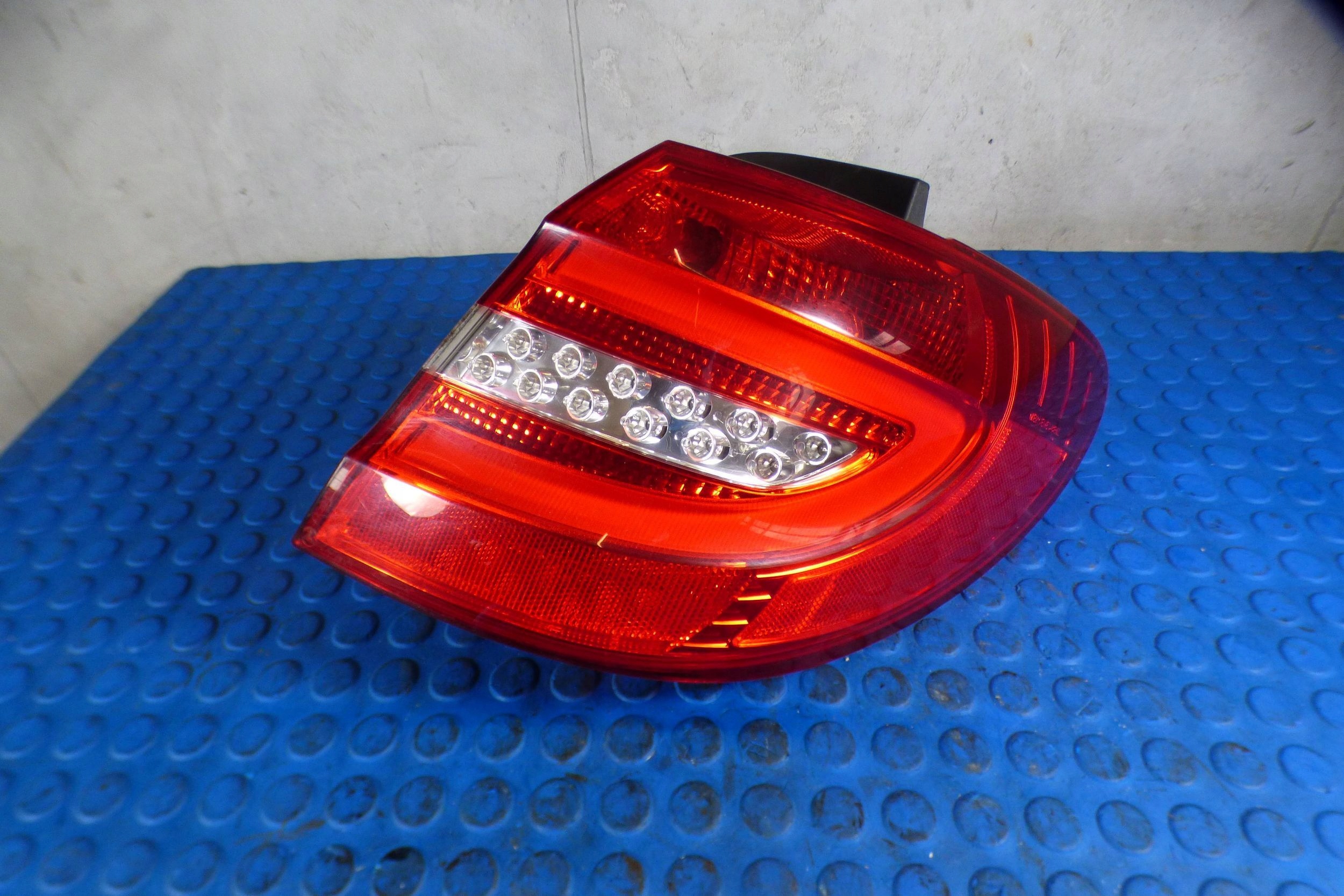 lampa prawa tył A2468200664 stbdb oryginał europa Mercedes B-Klasa II W246