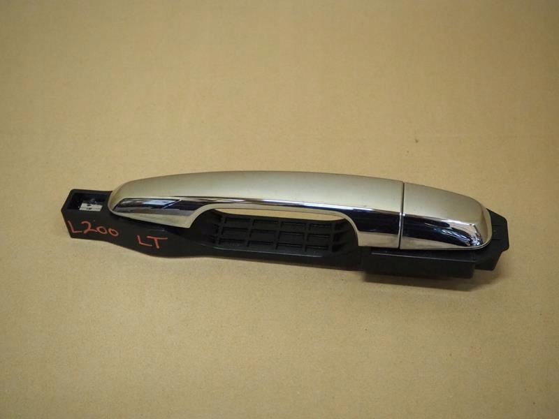 Дверная ручка с креплением левый задний хром MITSUBISHI L200