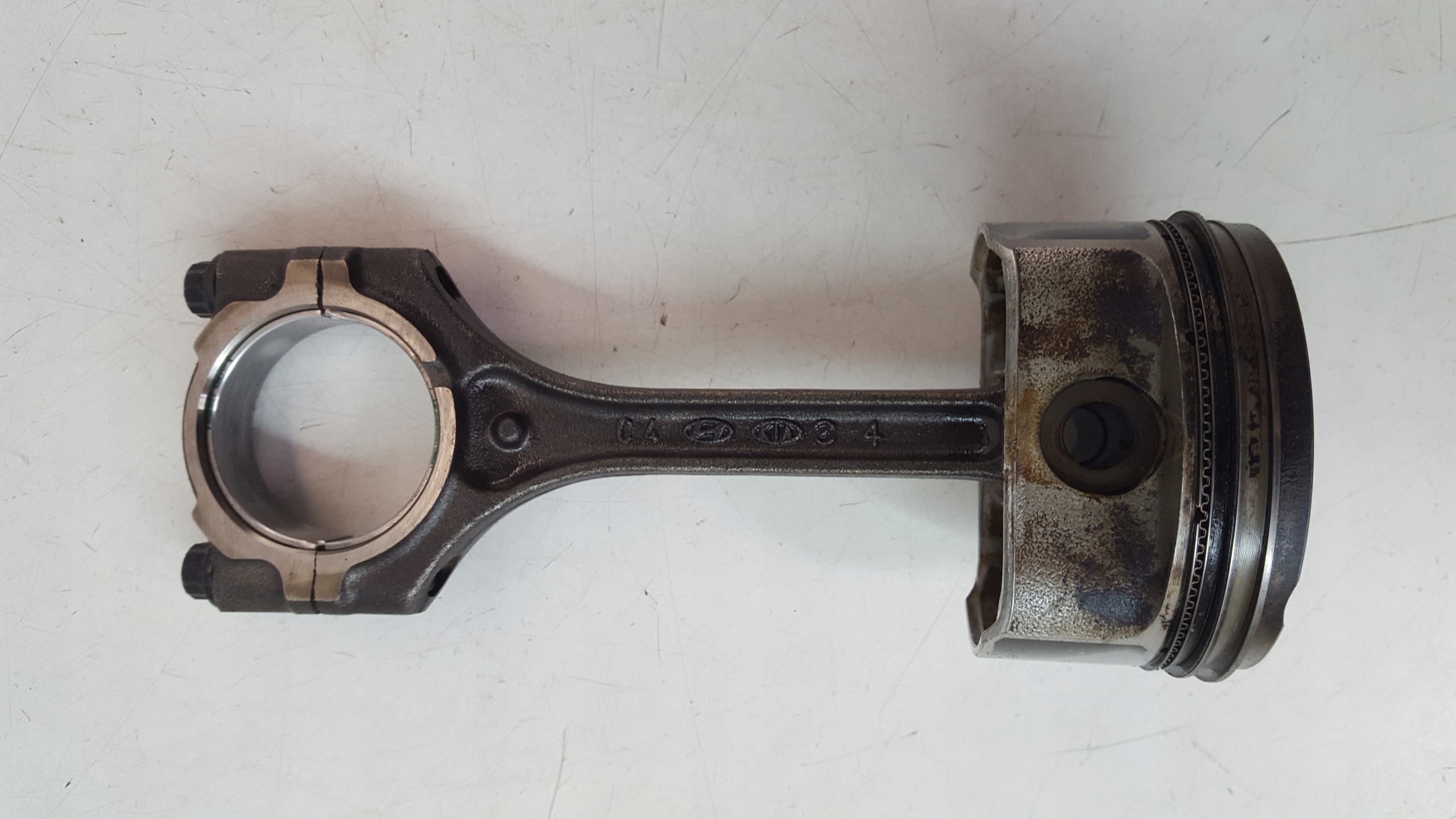 piston connecting rod Kia 1,4 petrol