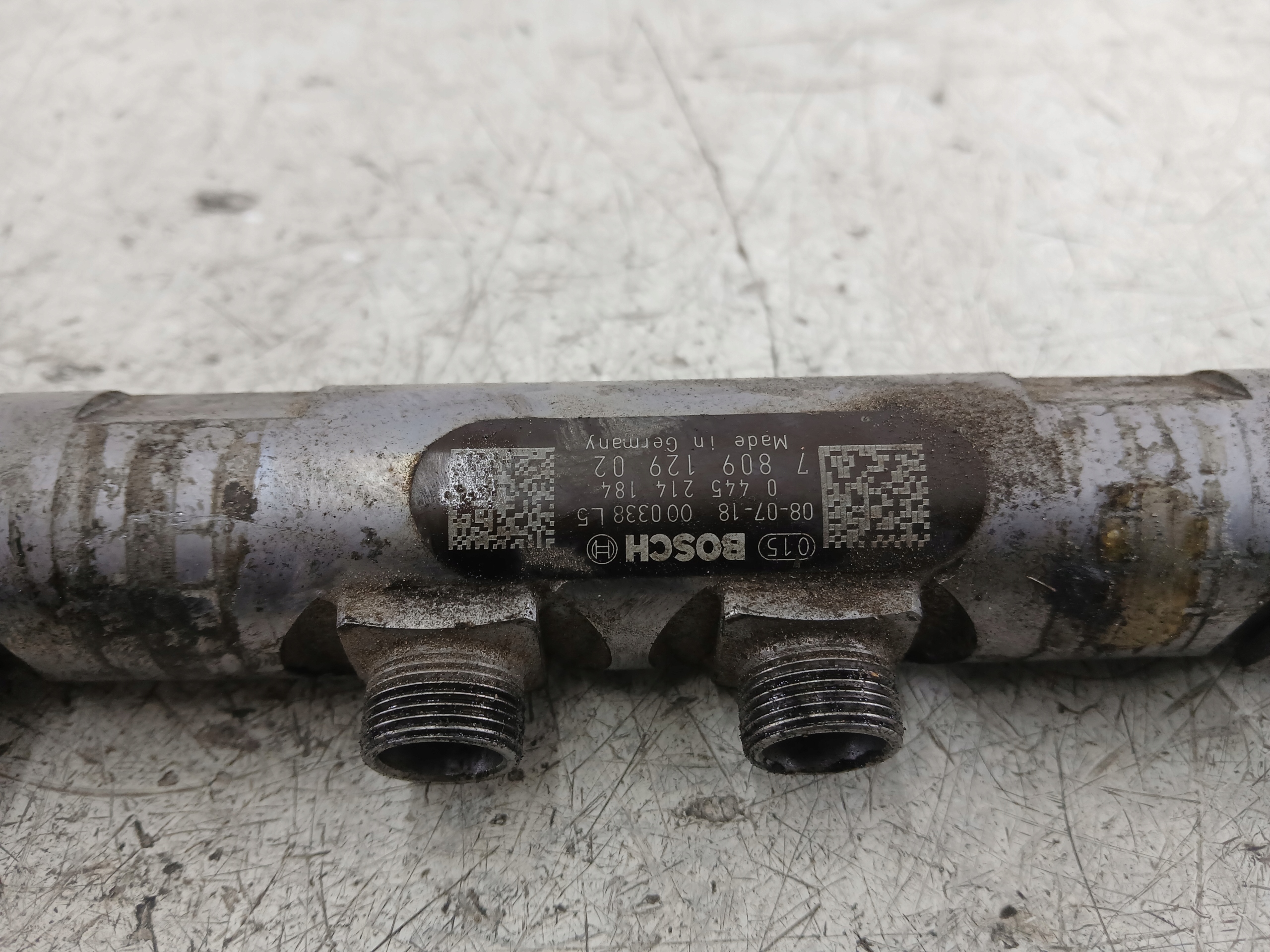 BMW E60 E61 2.0 D injection ramp 7809129