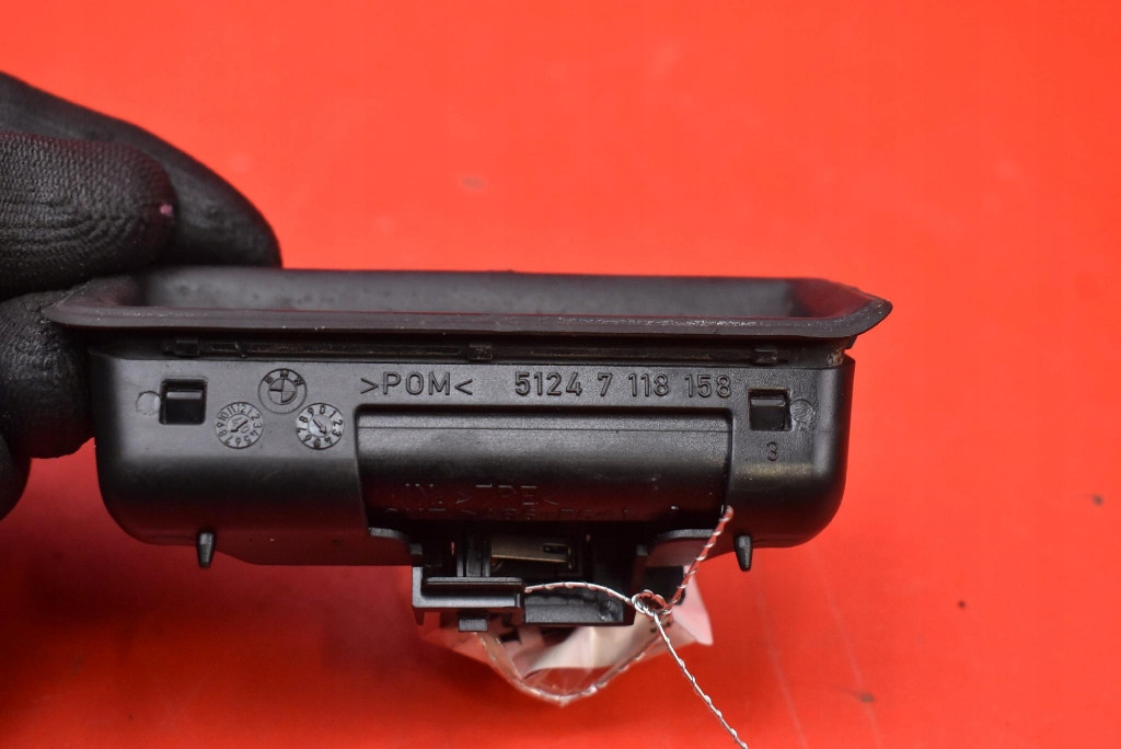 handle button bonnet rear part 7118158 BMW E90 sedan 04-10