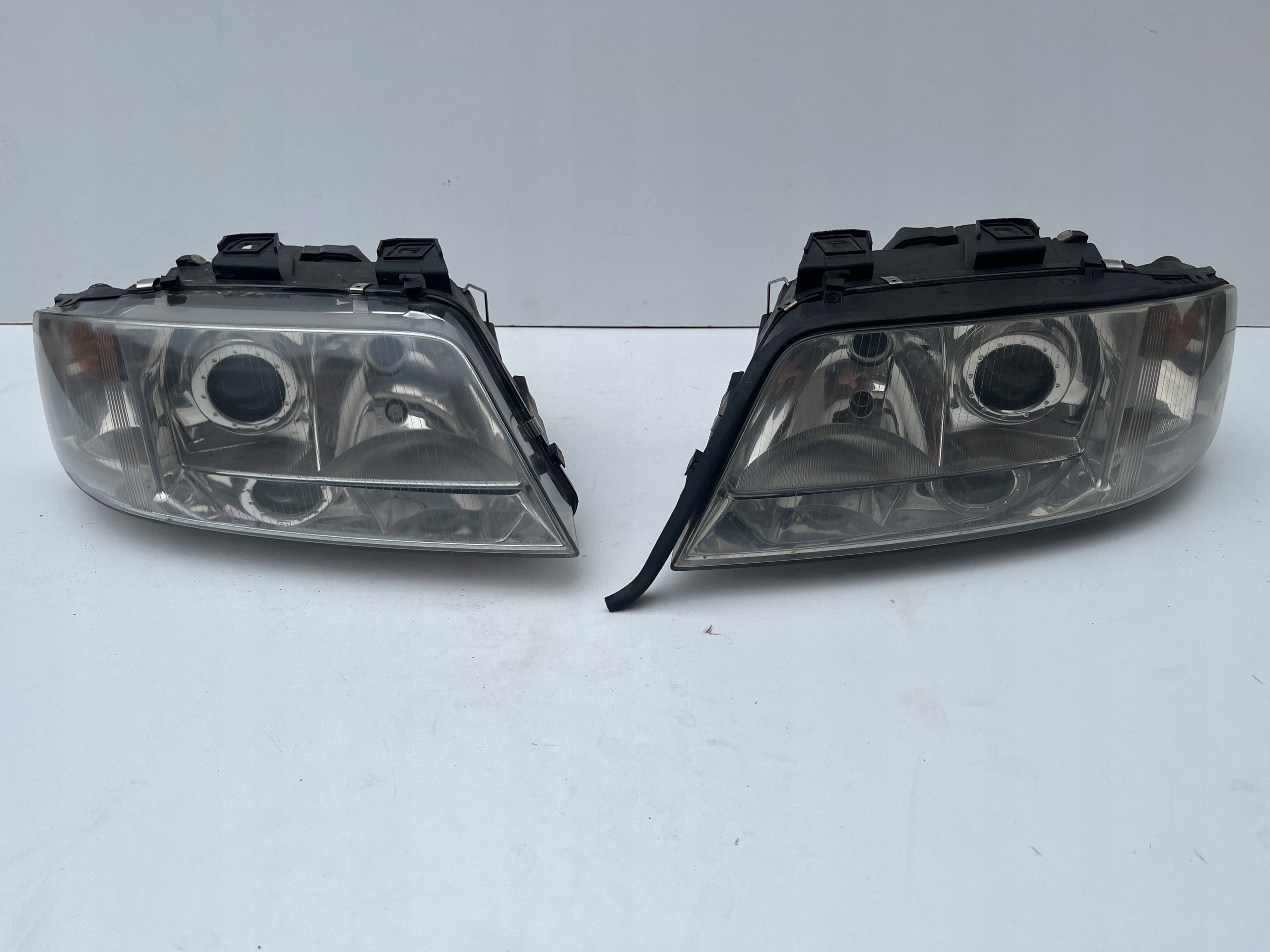 light Reflektor front right left Audi A4 B5 Lift Hella 99-01r.