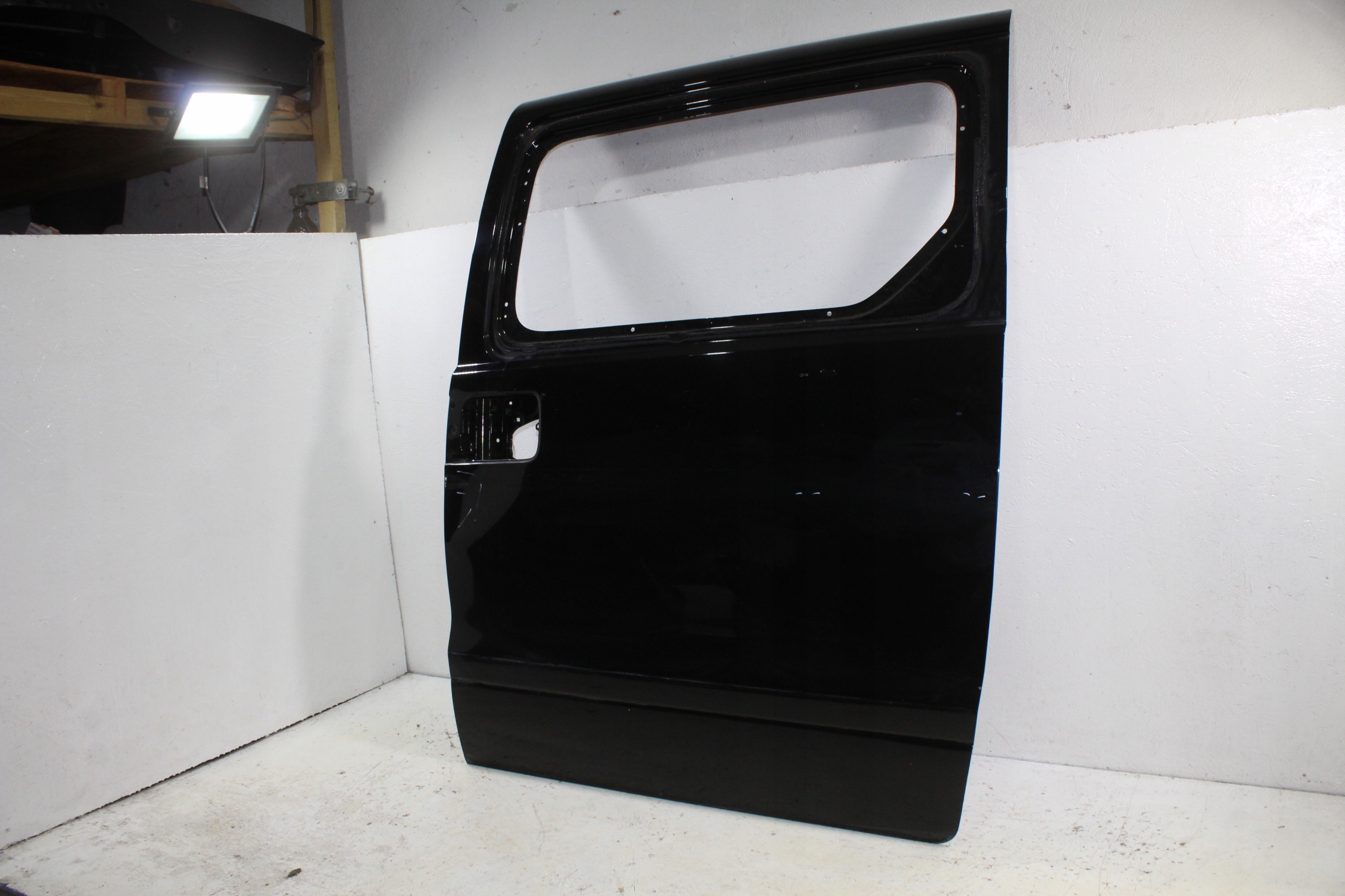 Hyundai H1 door side sliding left rear part