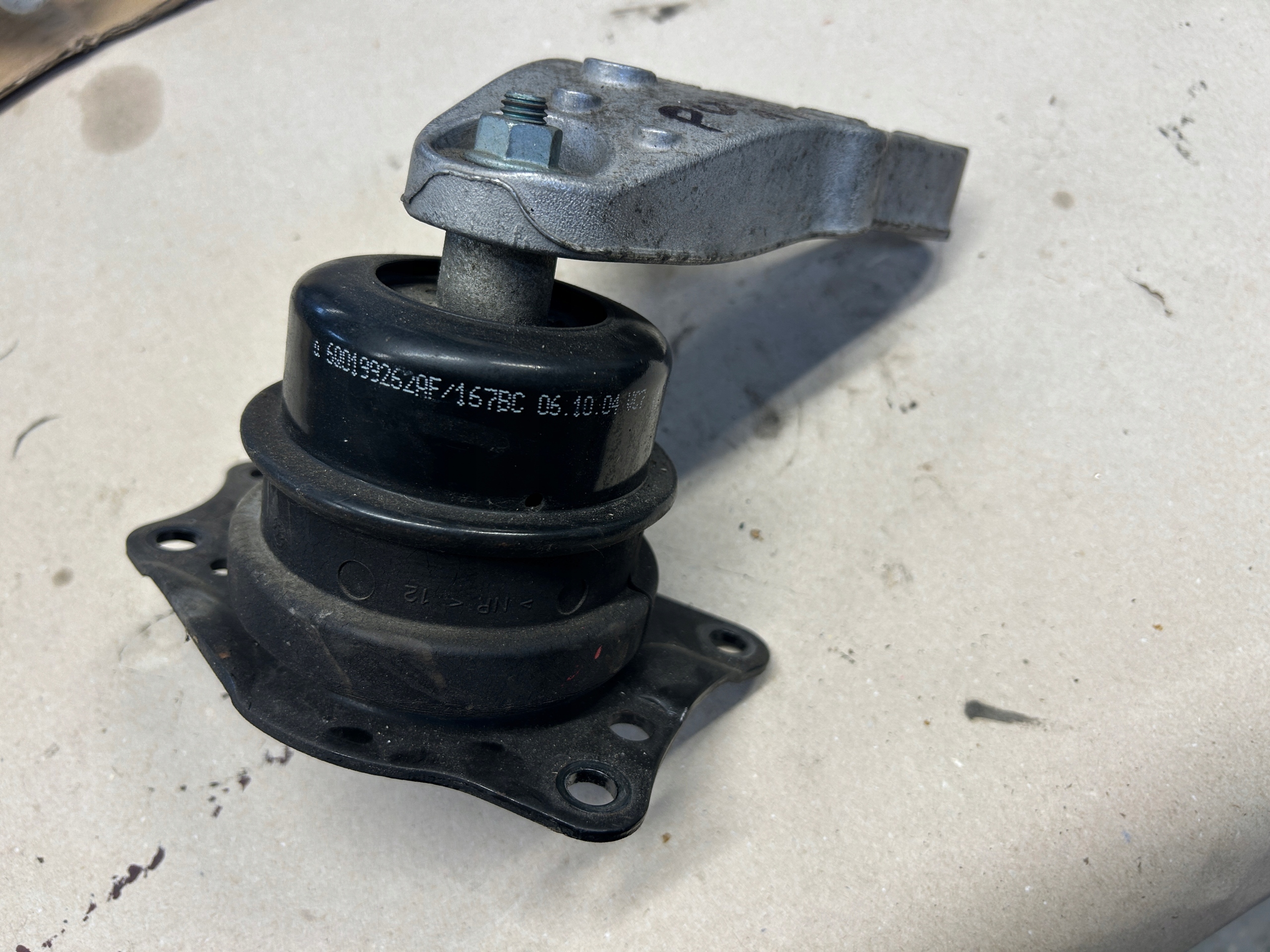 VW POLO 9N 1,2 holder engine mount 6Q0199185M