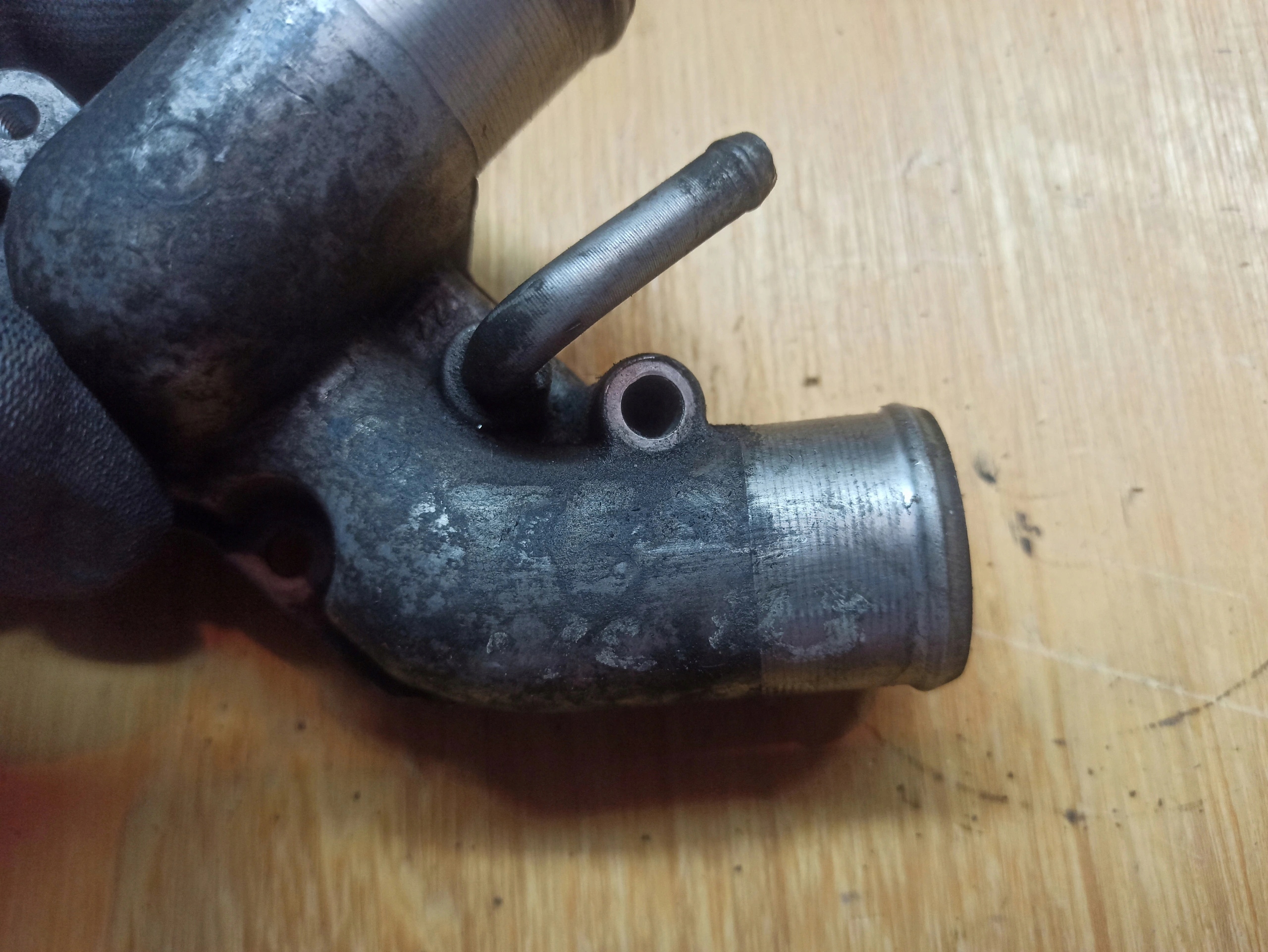 csomag TERMOSTATU VECTRA C 2,2 DTI 24420728