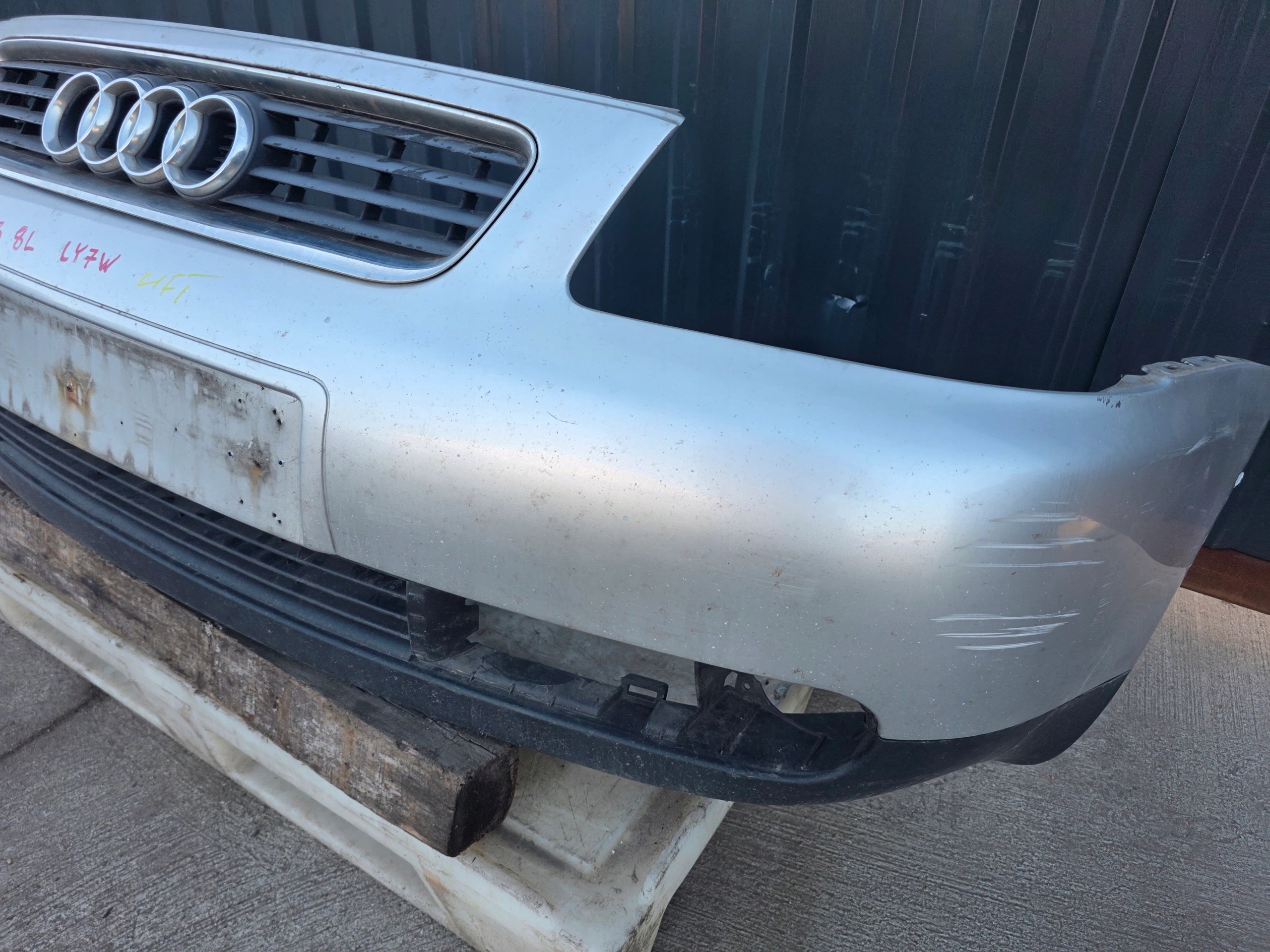 bumper front AUDI A3 8L LIFT LY7W complete !!!