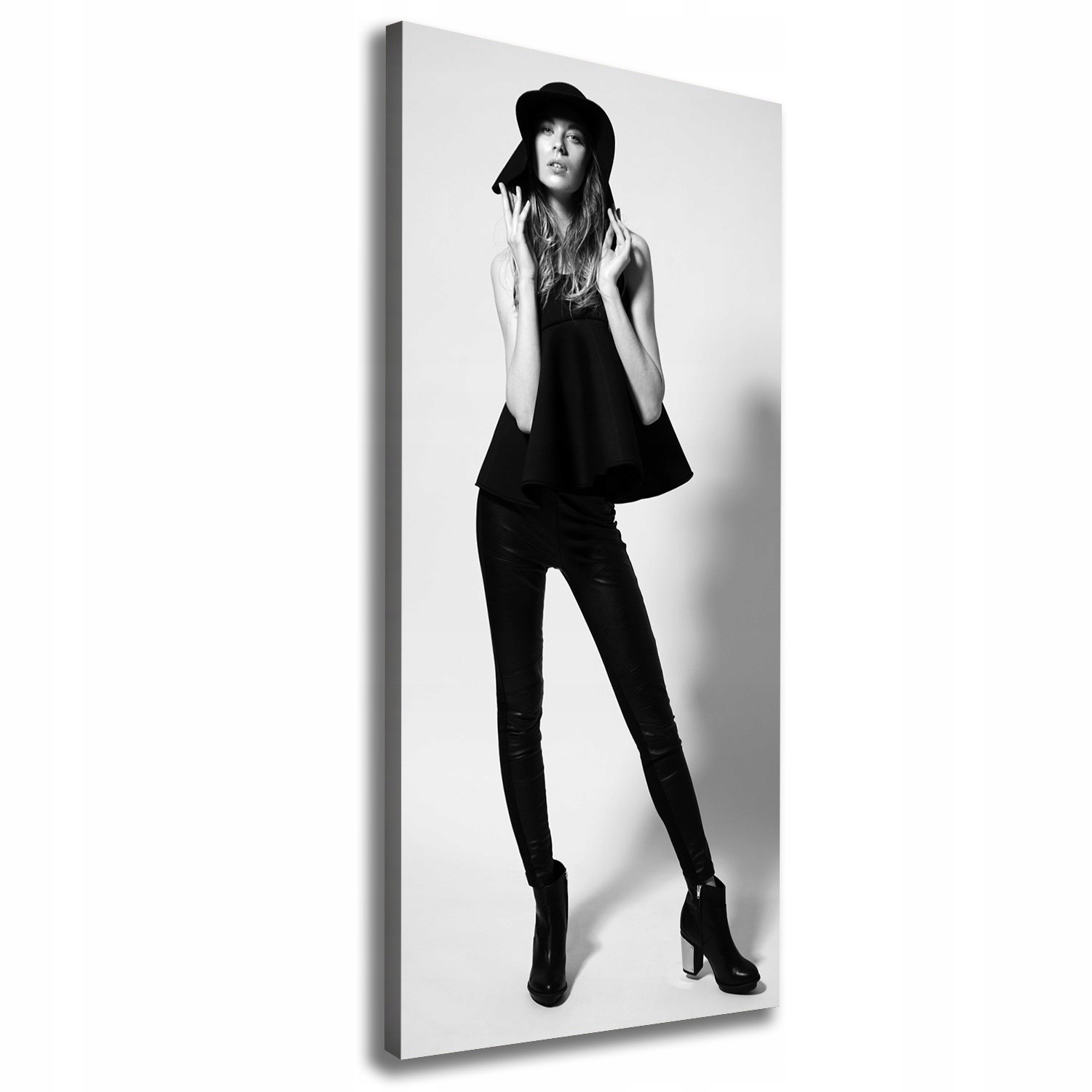 

Foto obraz na płótnie Kobieta w czerni 50x125 cm