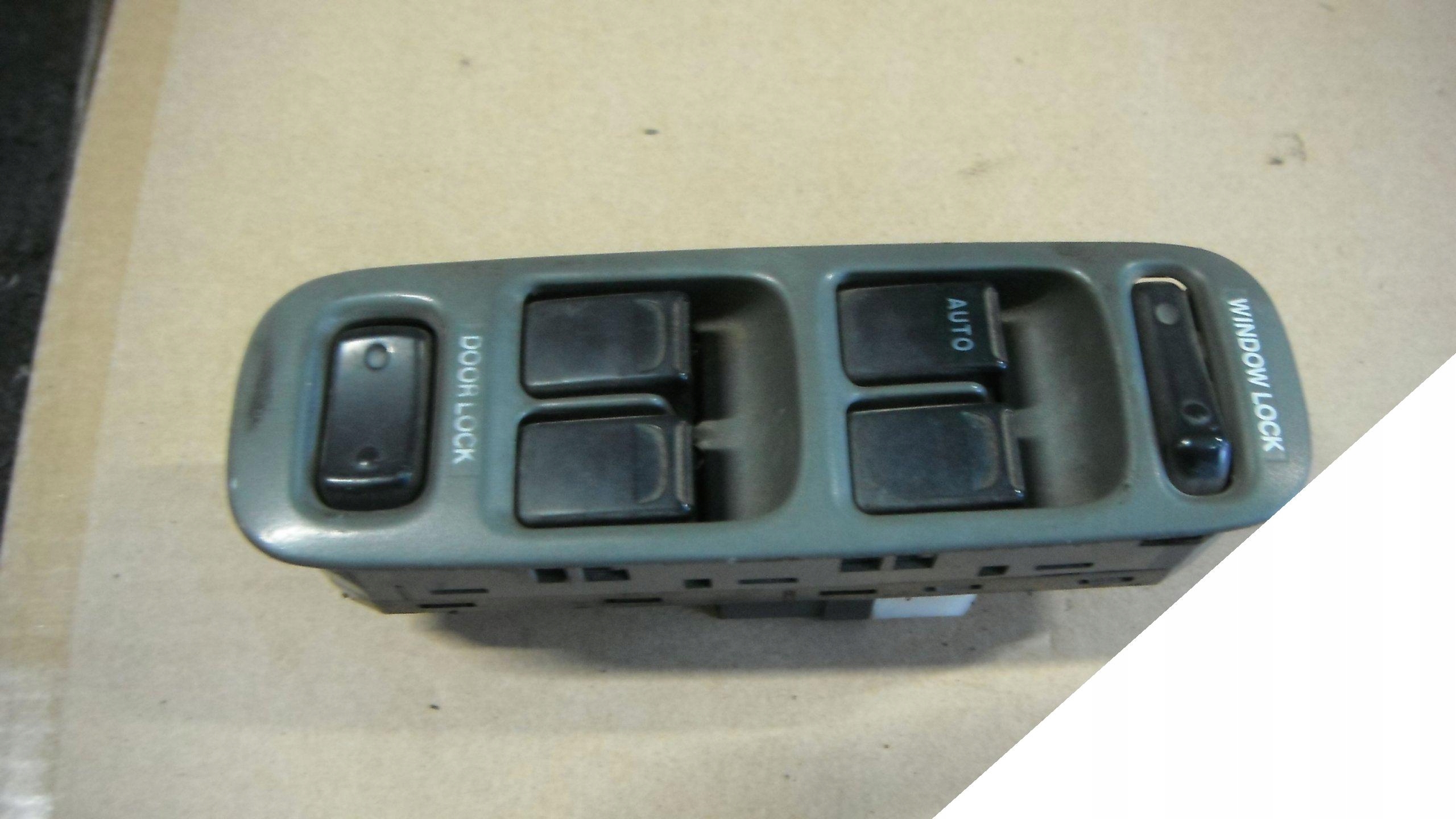 SUZUKI GRAND VITARA 98- PANEL SZYBY - LEWY PRZEDNI