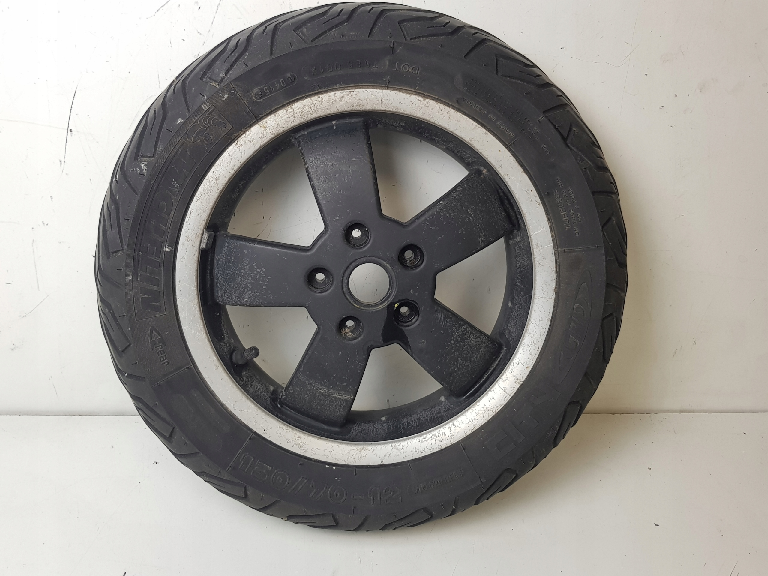 PIAGGIO VESPA GTS 125 КОЛЕСА ШИНИ ОБІД ЗЗАДУ