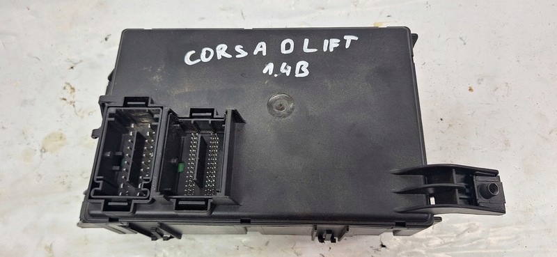 Module fusibles OPEL CORSA D 13382214
