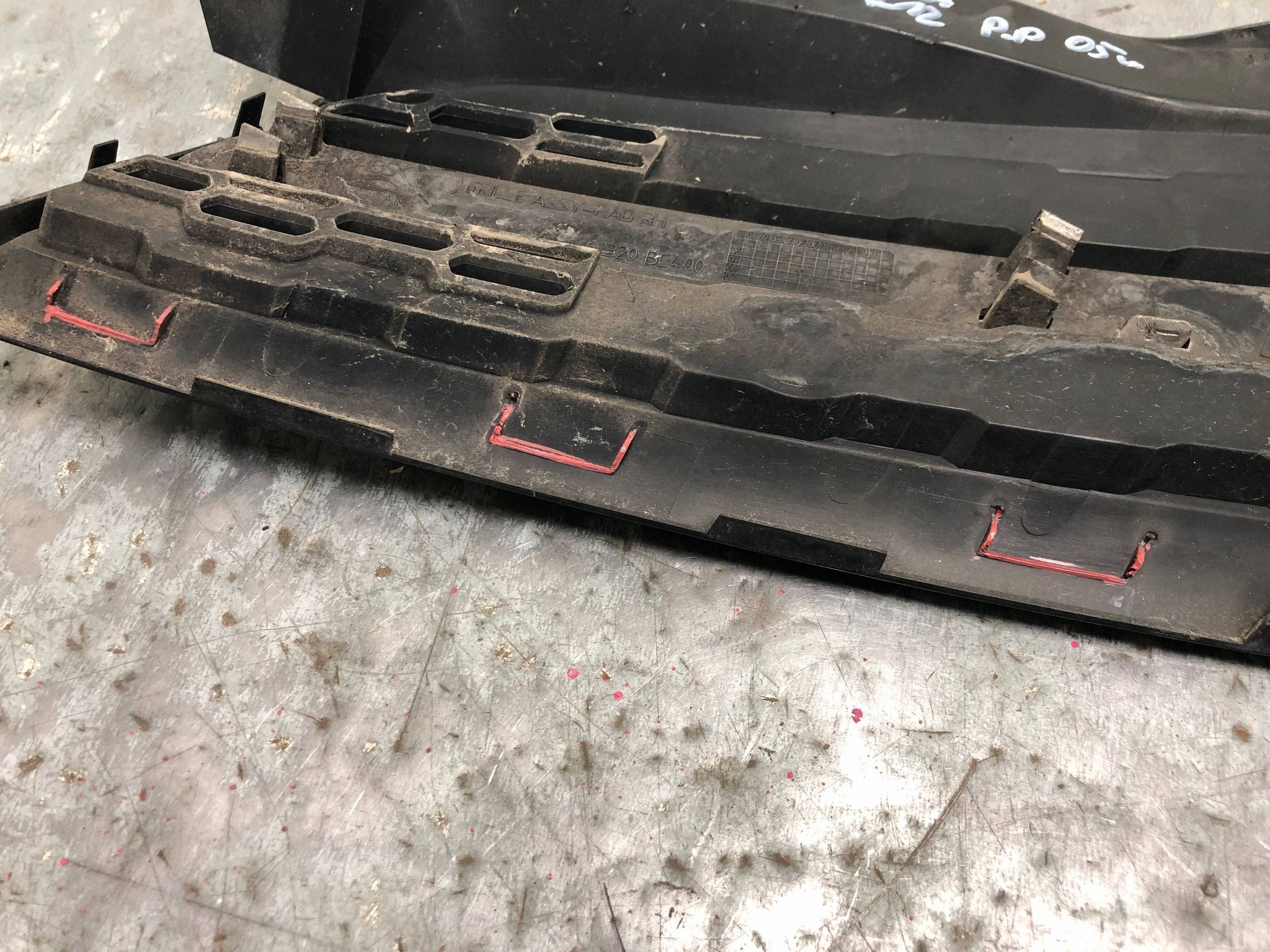 grid GRILLA right front NISSAN MICRA K12 62320BC400 89036989