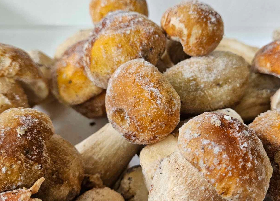 Borowik Prawdziwek mrożony całe grzyby mrożone naturalne aromatyczne 2 kg S