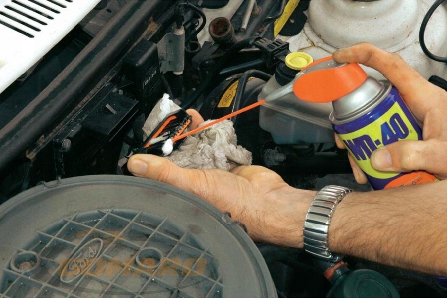 Preparat wielozadaniowy WD-40 250 ml z aplikatorem Numer katalogowy producenta 01-250